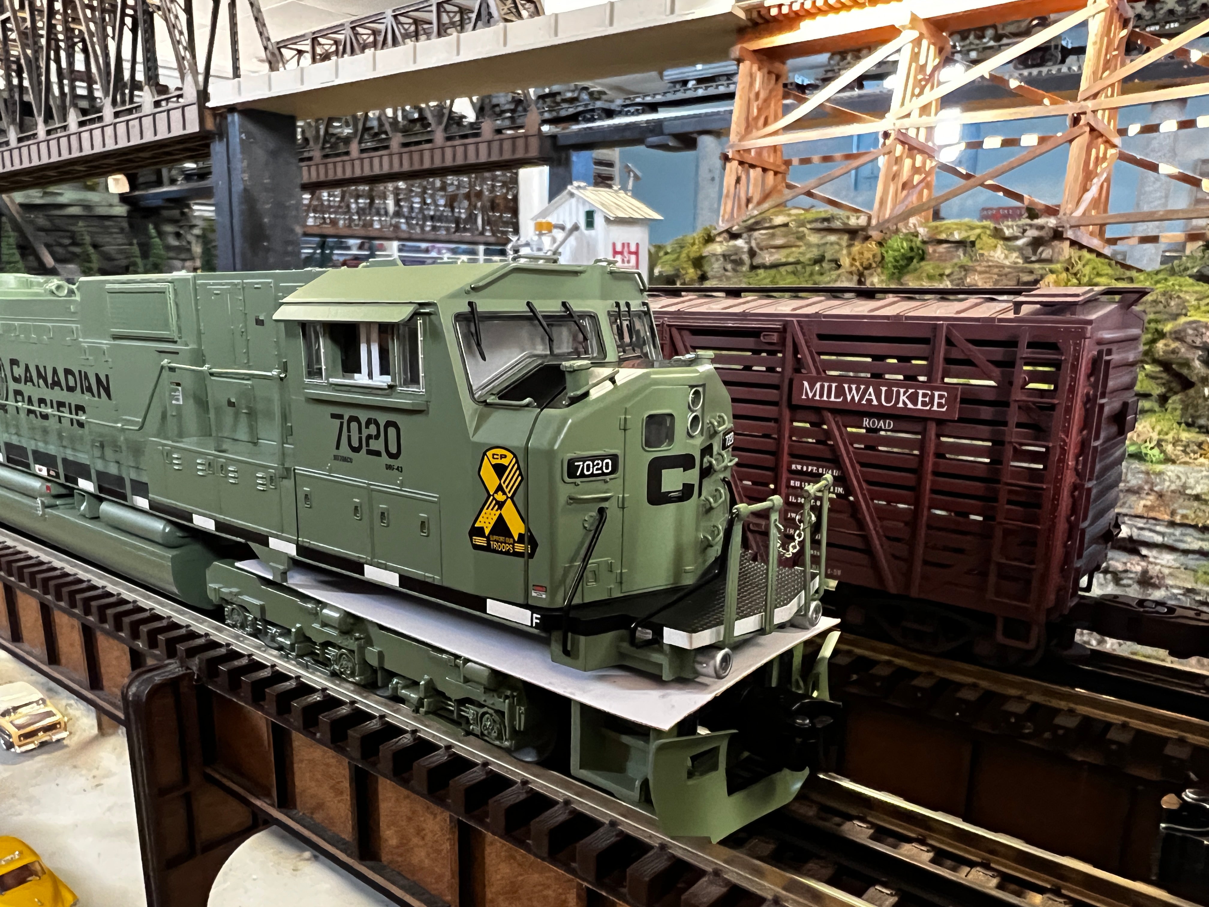 Lionel 2233601 - Legacy SD90MAC Diesel Locomotive "Canadian Pacific" Veterans #7020