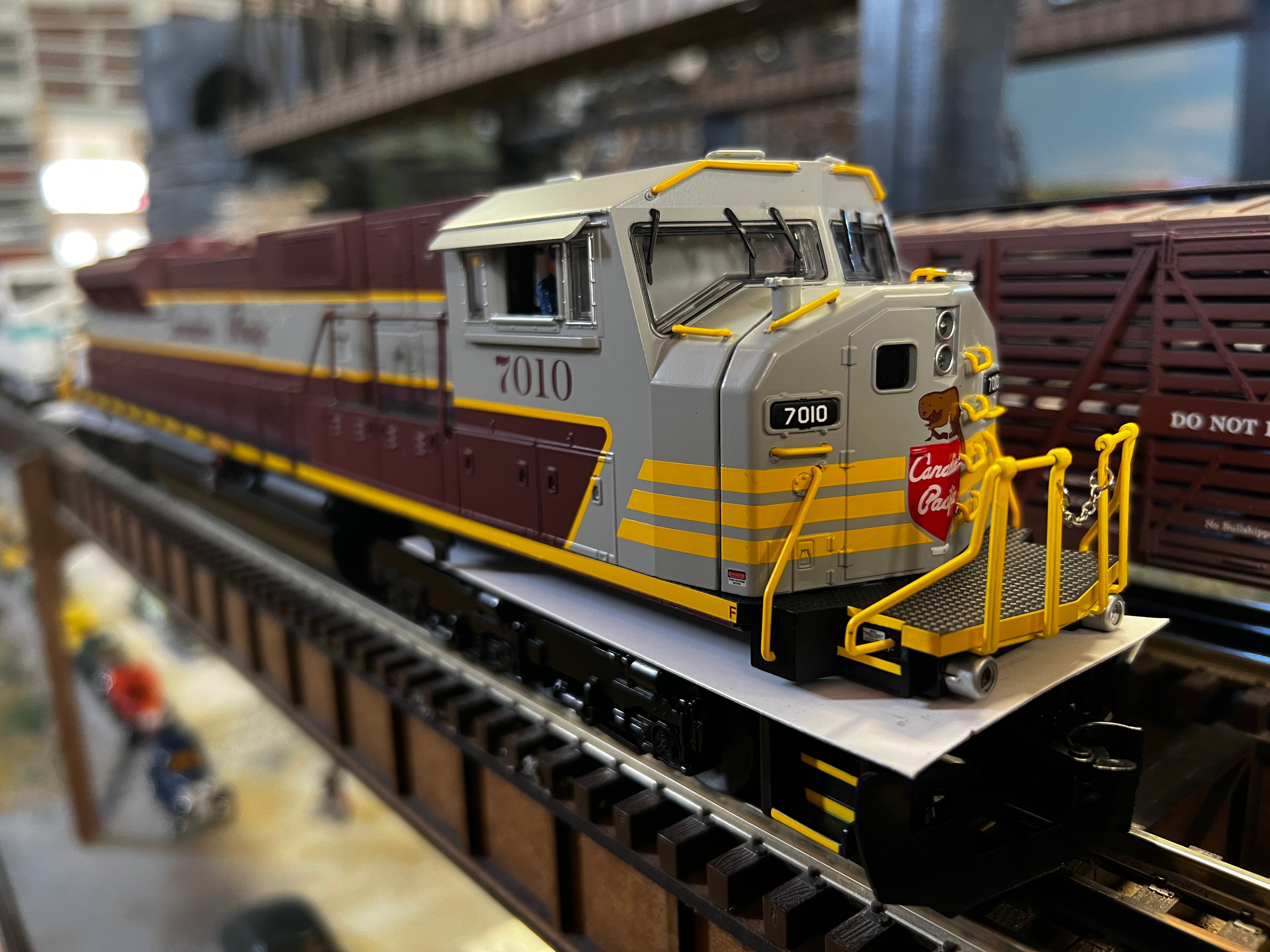 Lionel 2233652 - Legacy Heritage SD90MAC Diesel Locomotive "Canadian Pacific" #7016