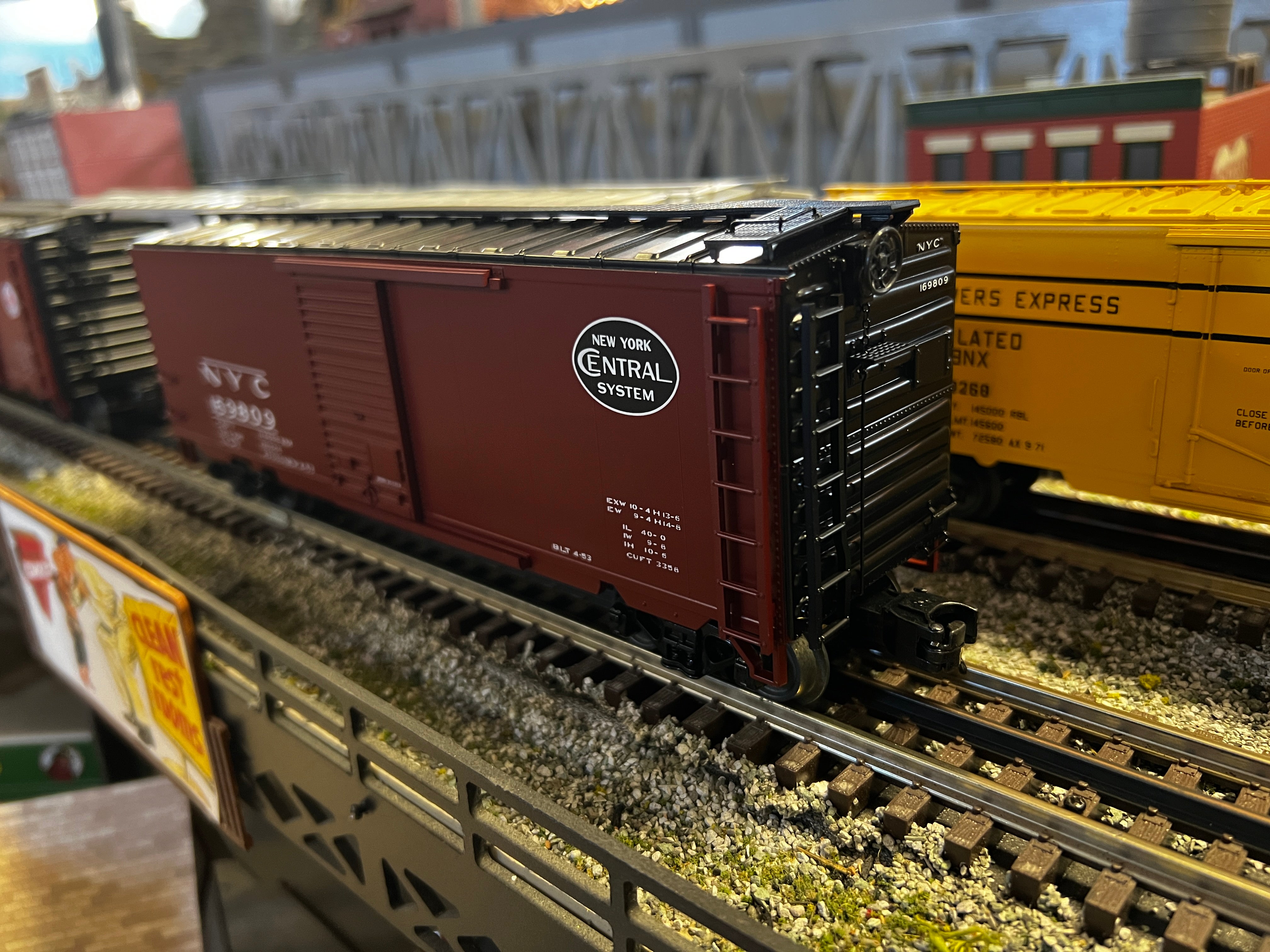 Atlas O 3003023 - Premier - 40' PS-1 Box Car w/ 6' Door "New York Central"