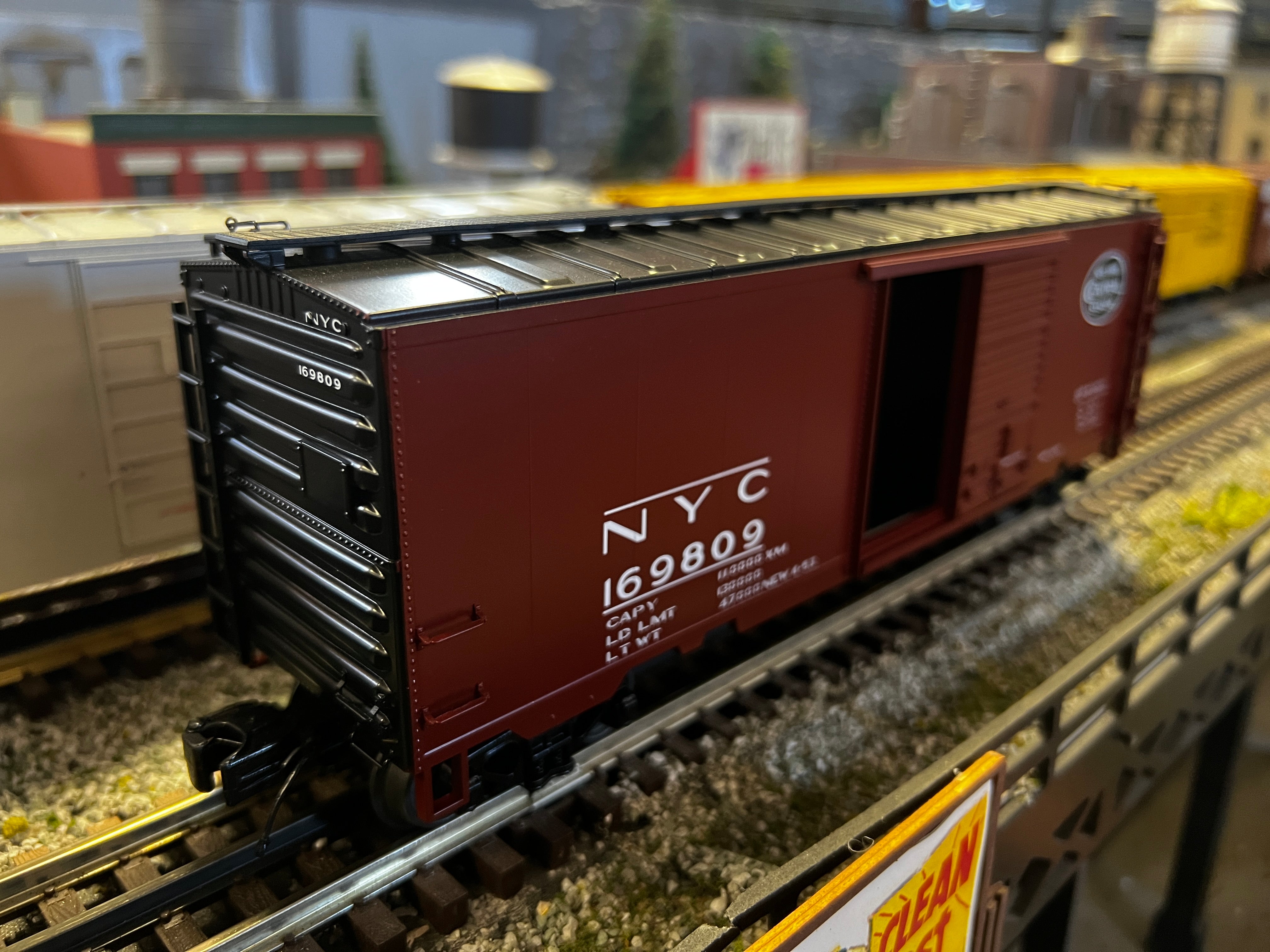 Atlas O 3003023 - Premier - 40' PS-1 Box Car w/ 6' Door "New York Central"
