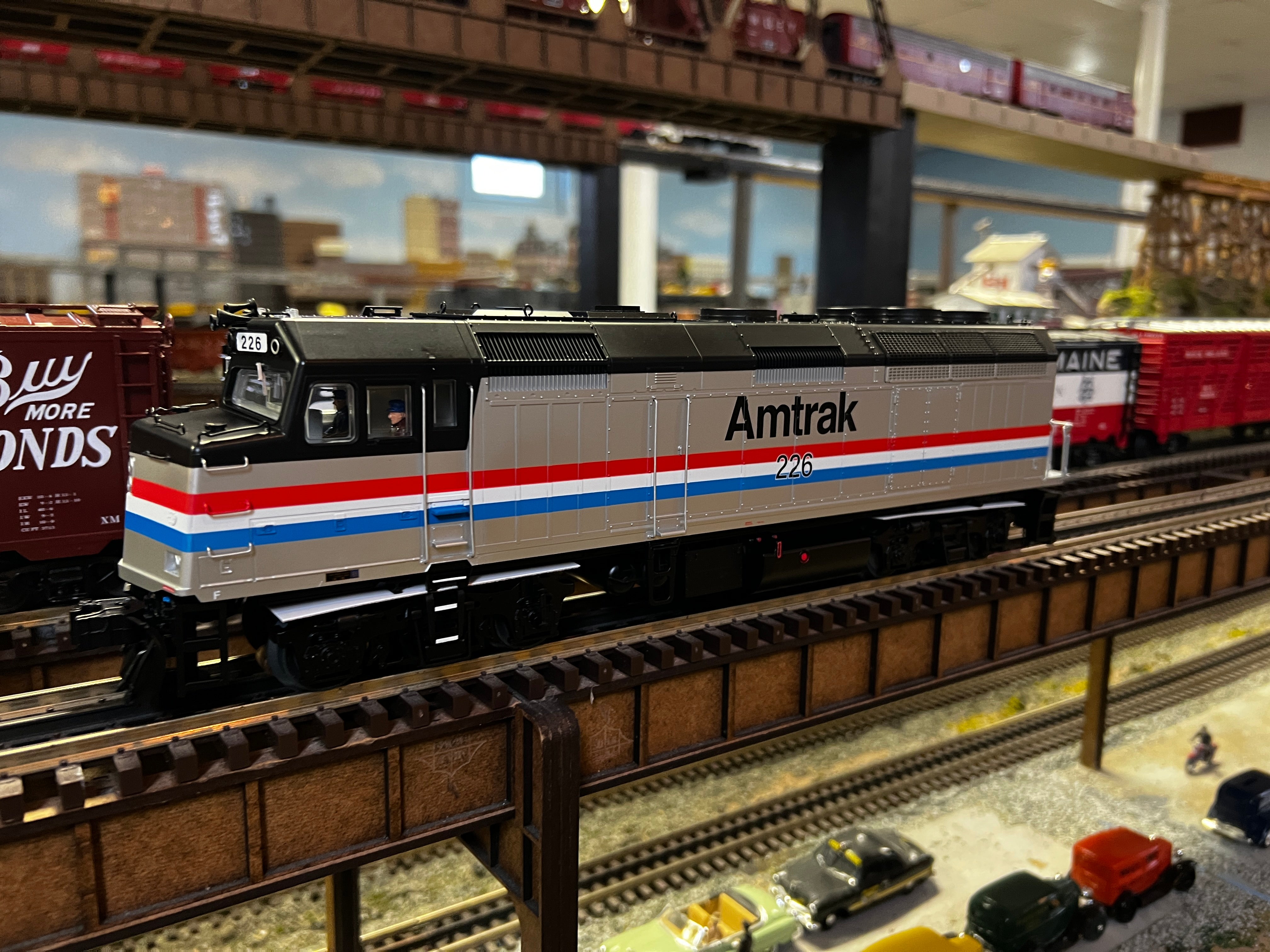 Lionel 2233711 - Legacy F40PH Diesel Locomotive "Amtrak" #206 (Phase III)