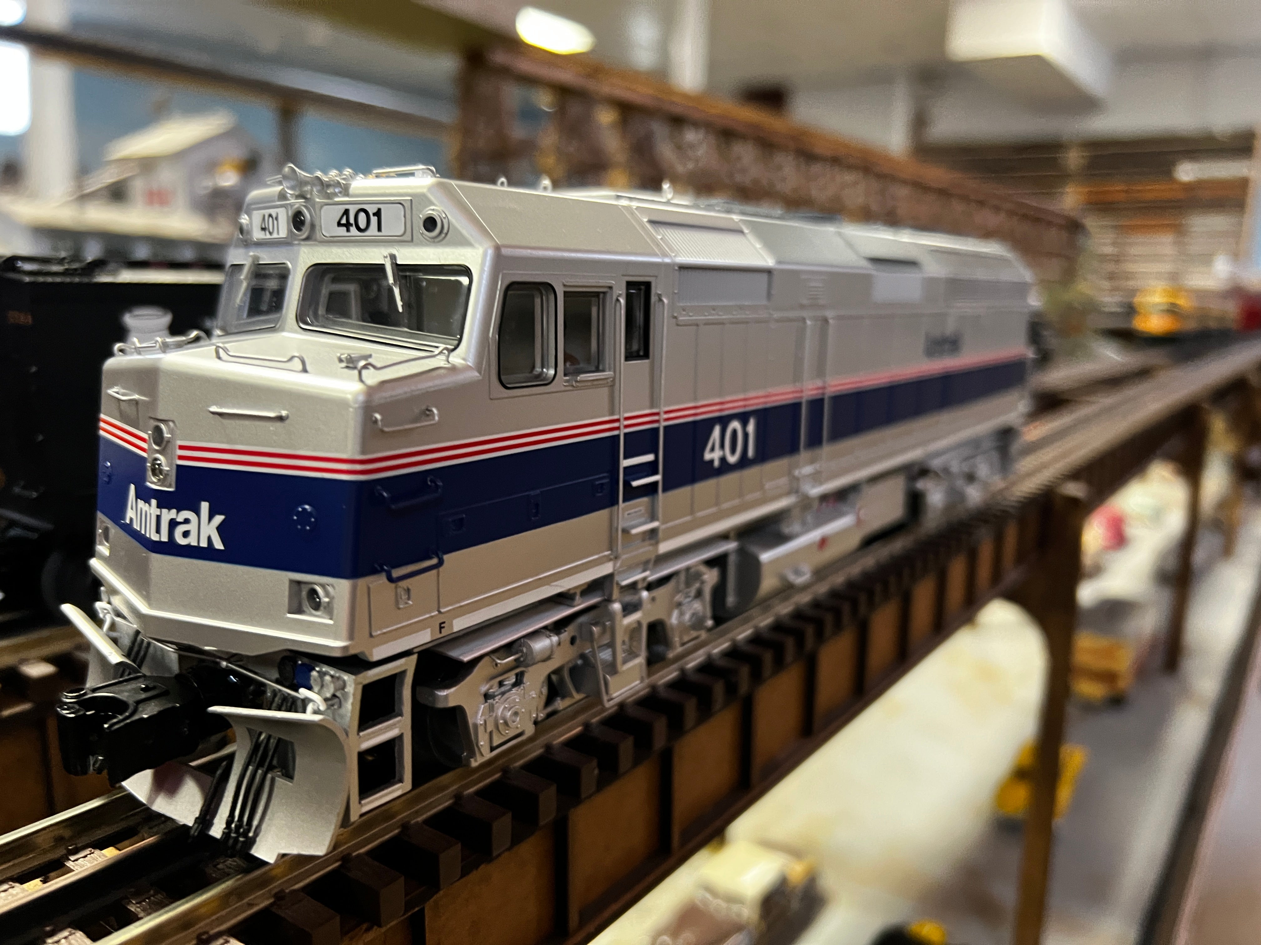 Lionel 2233722 - Legacy F40PH Diesel Locomotive "Amtrak" #404 (Phase IV)