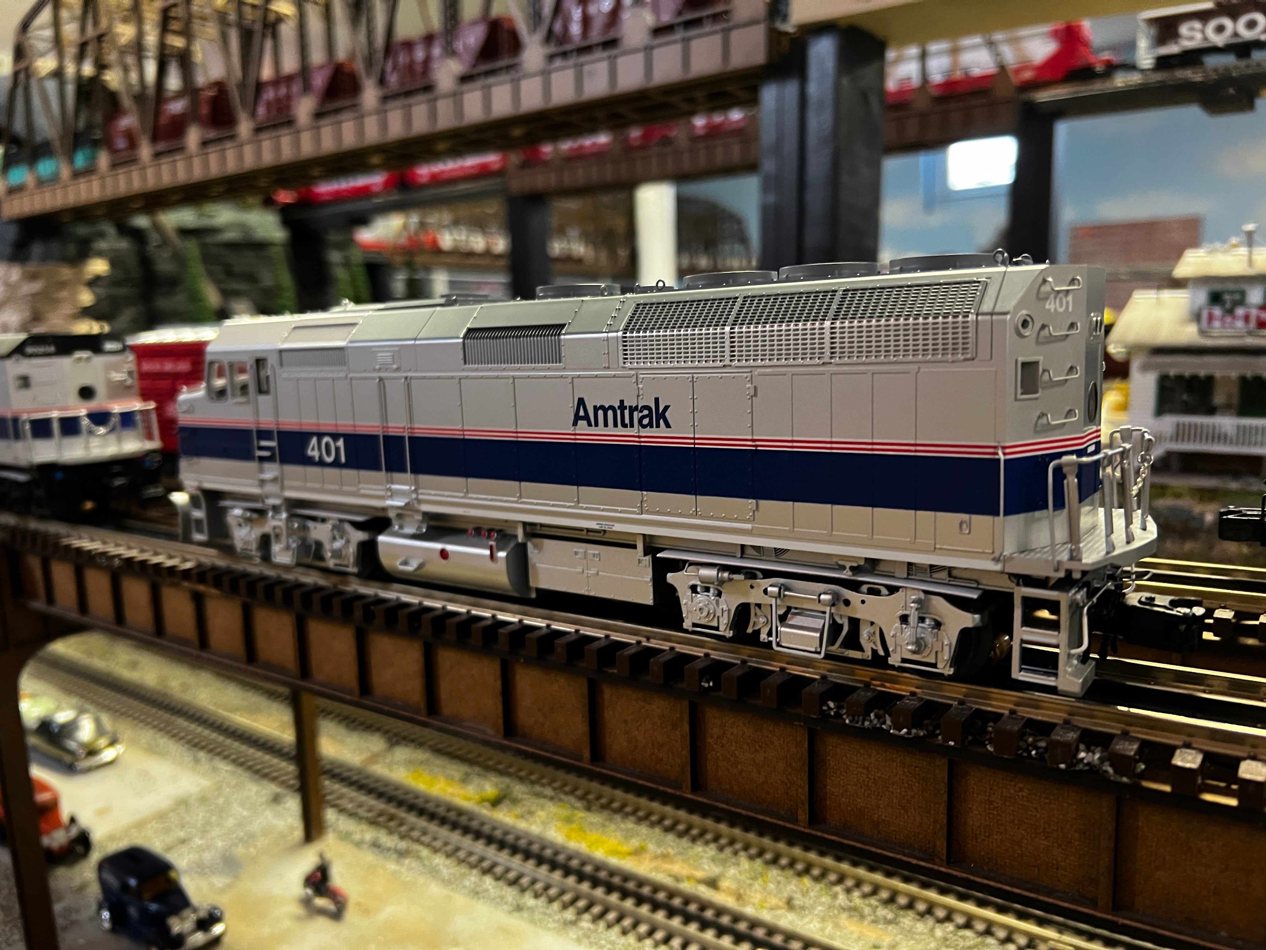 Lionel 2233722 - Legacy F40PH Diesel Locomotive "Amtrak" #404 (Phase IV)