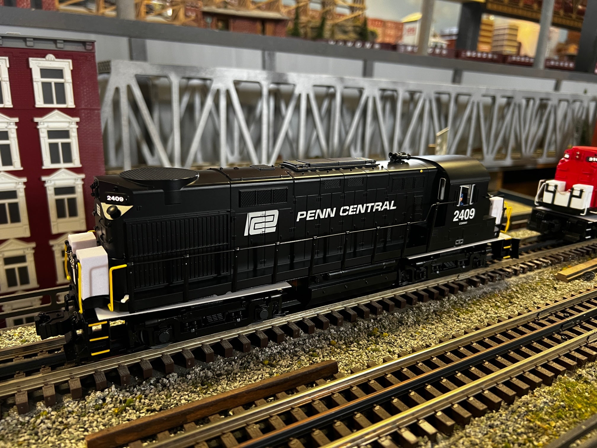 Lionel 2233361 - Legacy RS-27 Diesel Locomotive "Penn Central" #2407