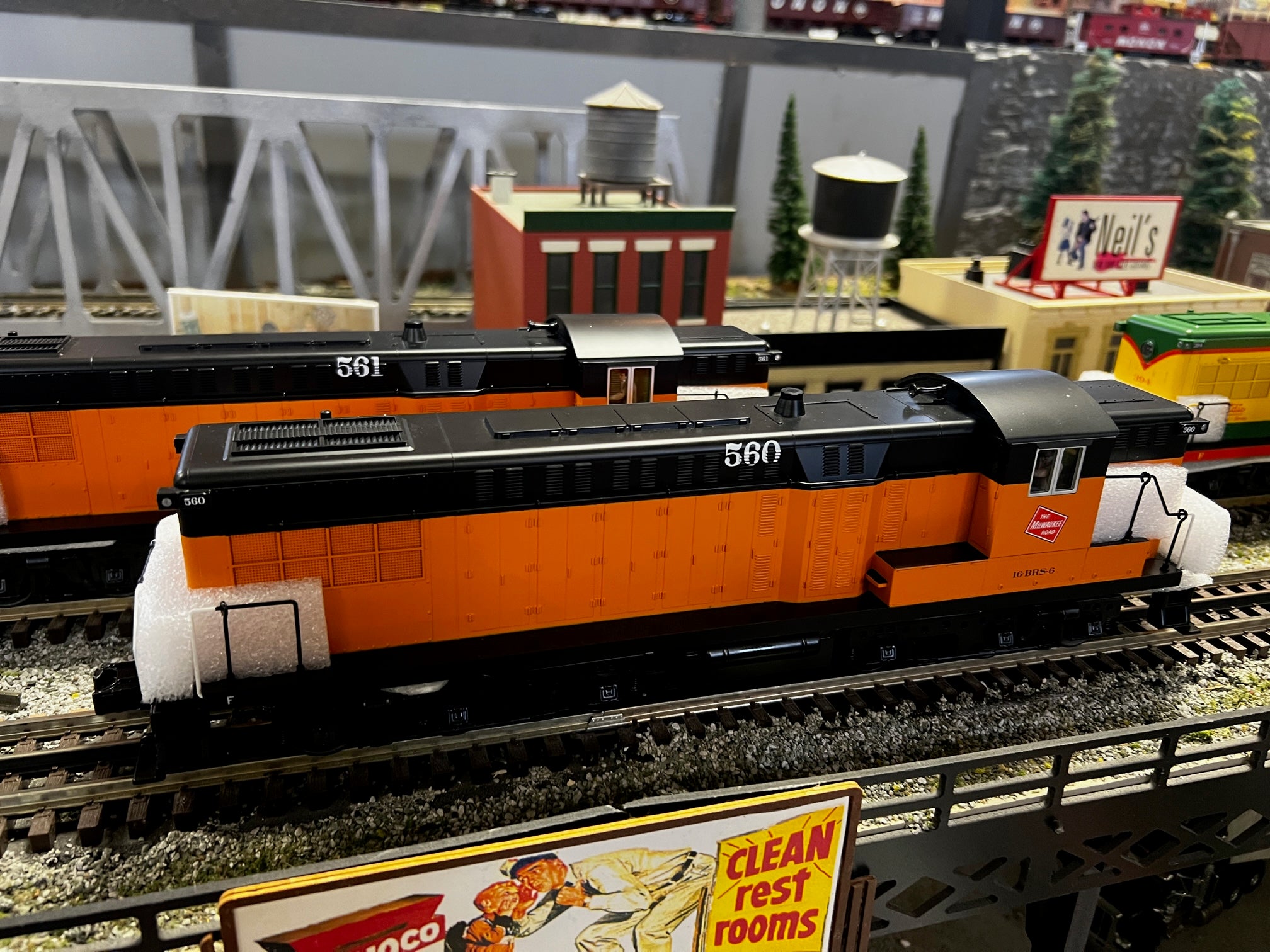 MTH 30-20889-1 - AS-616 Diesel Engine "Milwaukee Road" w/ PS3 #560 - Custom Run for MrMuffin'sTrains