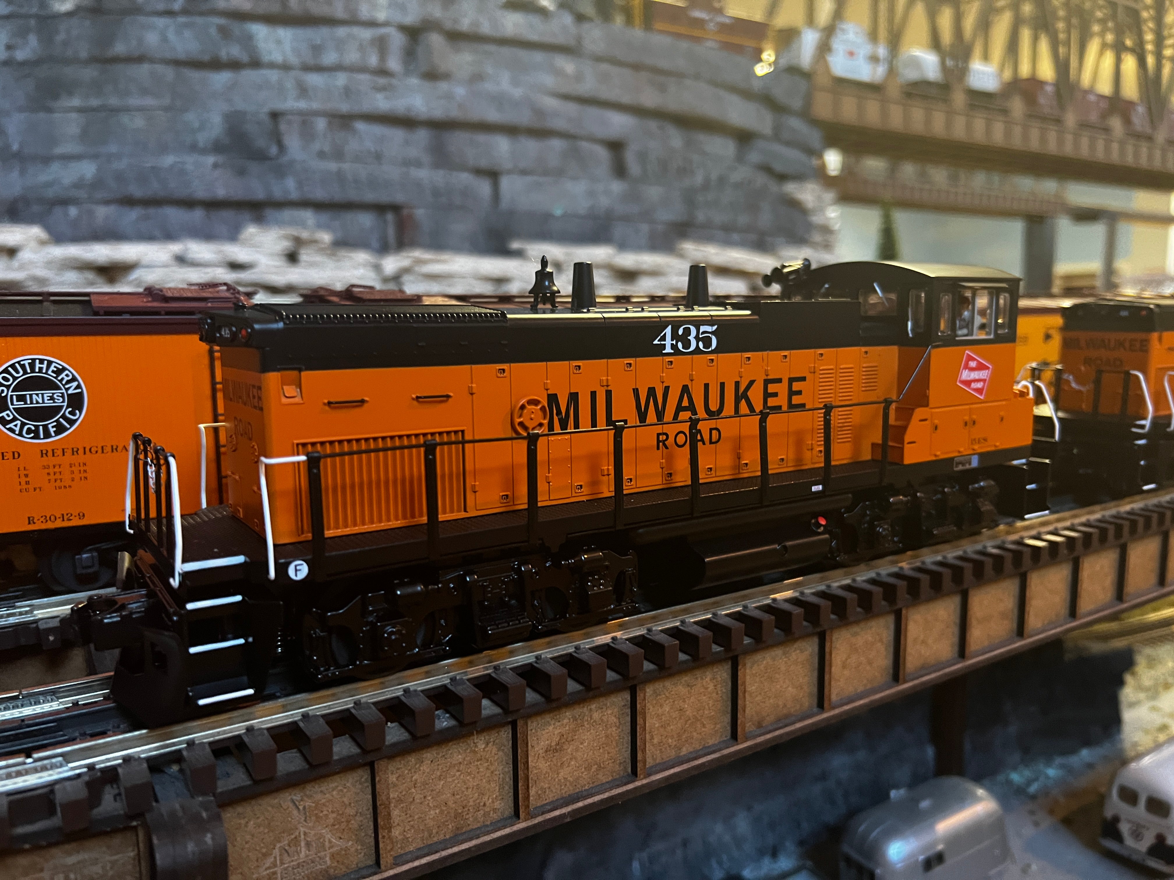 MTH 30-20967-1 - MP15 Diesel Engine "Milwaukee Road" #435 w/ PS3 - Custom Run for MrMuffin'sTrains