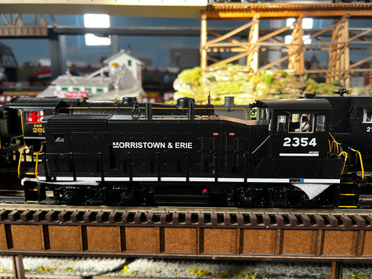 MTH 30-20960-1 - RailKing - MP15AC Diesel Engine "Morristown & Erie" #2354 w/ PS3 - MrMuffin'sTrains