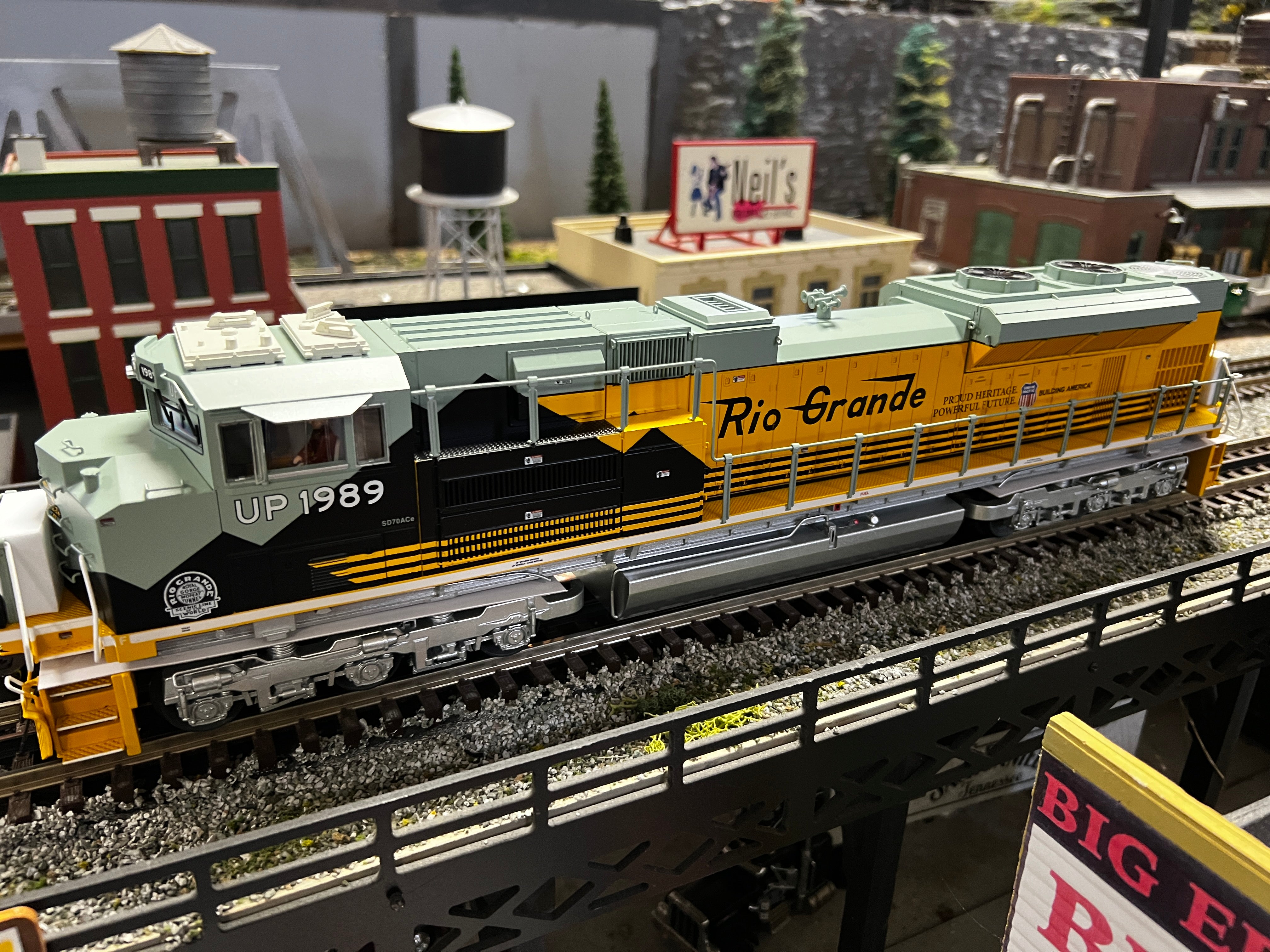Lionel 2333200 - Legacy SD70ACE Diesel Locomotive "Rio Grande" #1989 (Union Pacific Heritage)