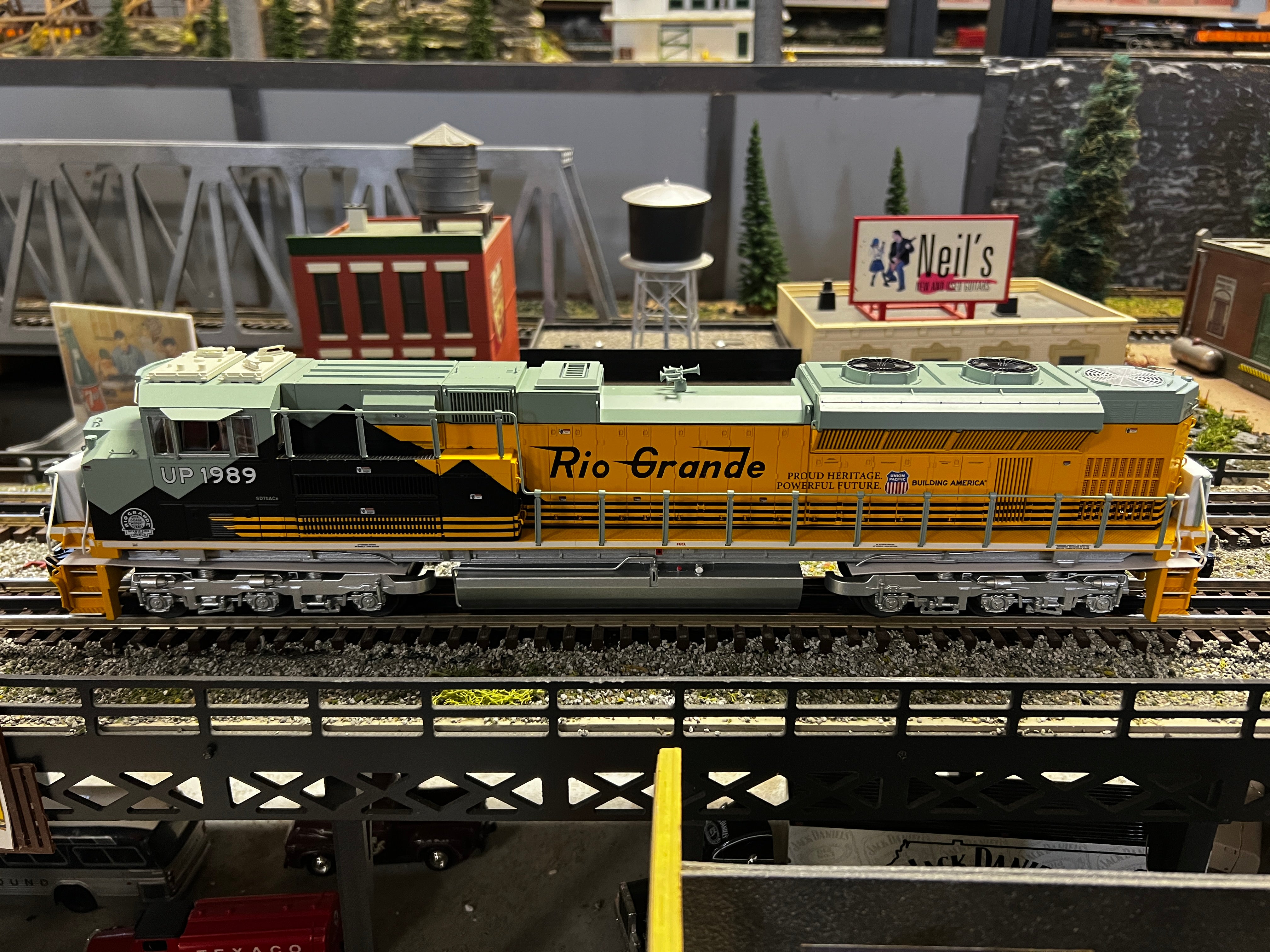 Lionel 2333200 - Legacy SD70ACE Diesel Locomotive "Rio Grande" #1989 (Union Pacific Heritage)