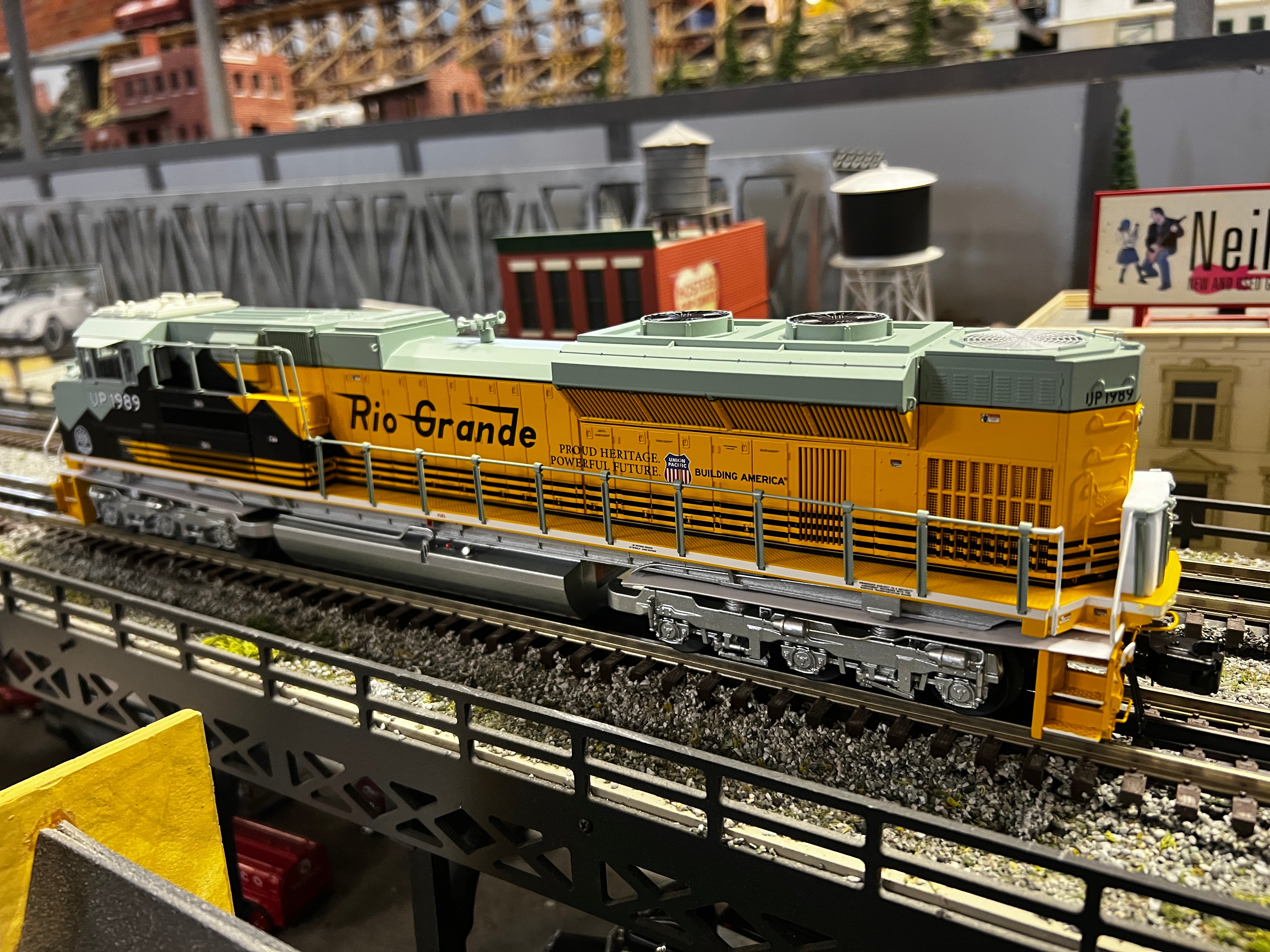 Lionel 2333200 - Legacy SD70ACE Diesel Locomotive "Rio Grande" #1989 (Union Pacific Heritage)