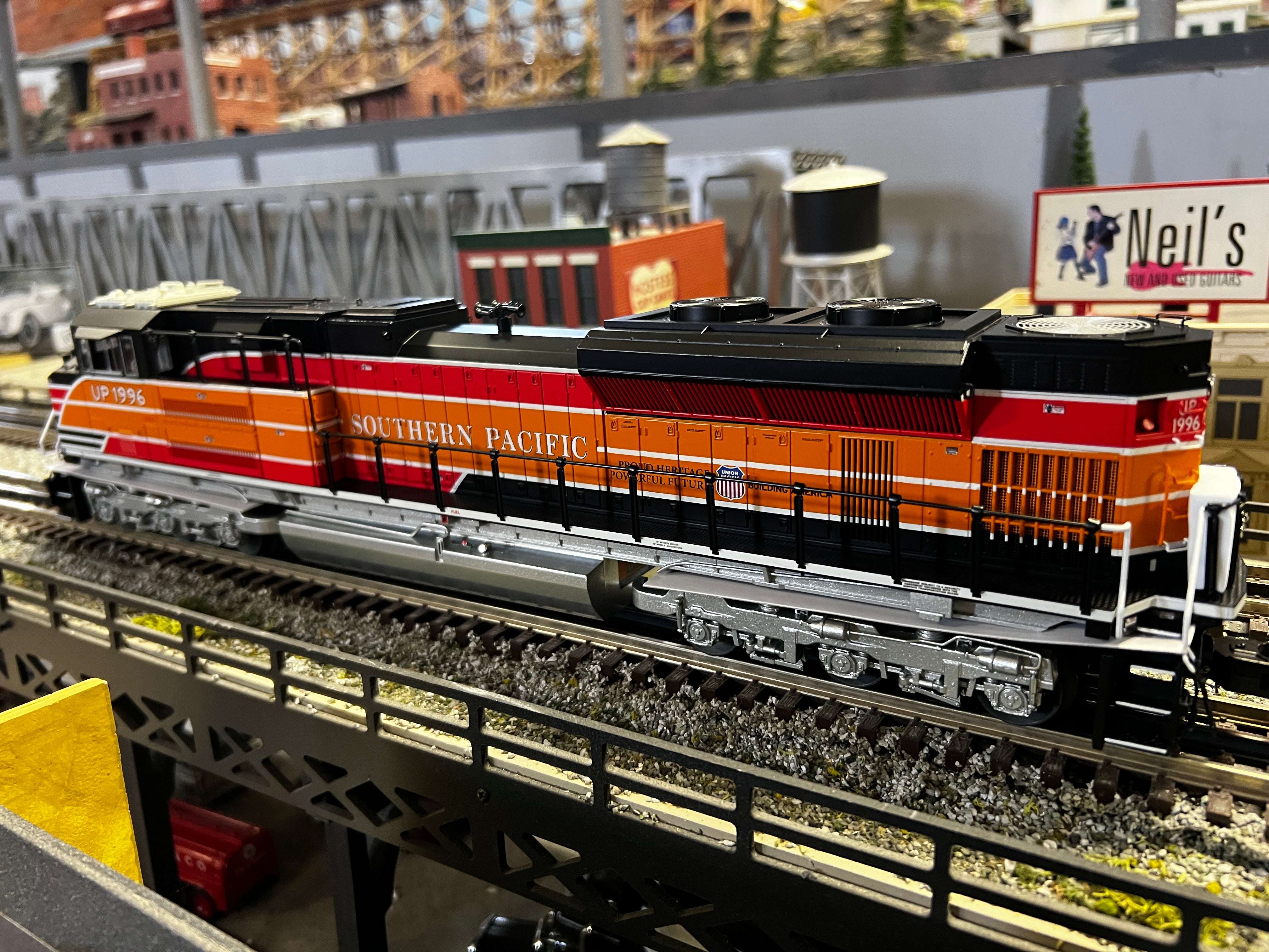 Lionel 2333230 - Legacy SD70ACE Diesel Locomotive "Southern Pacific" #1996 (Union Pacific Heritage)