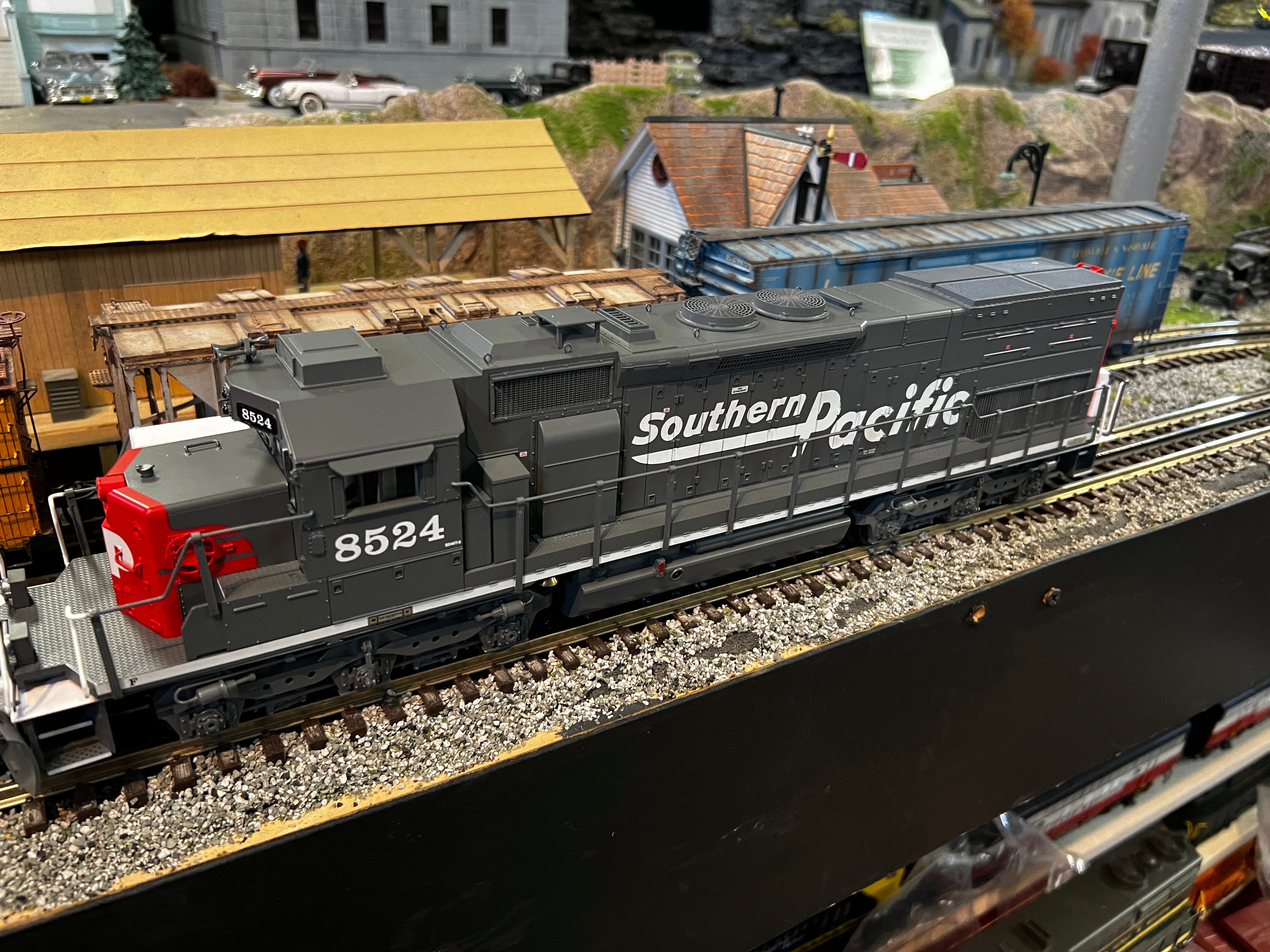 Lionel 2333381 - Legacy SD40T-2 Diesel Locomotive "Southern Pacific" #8524