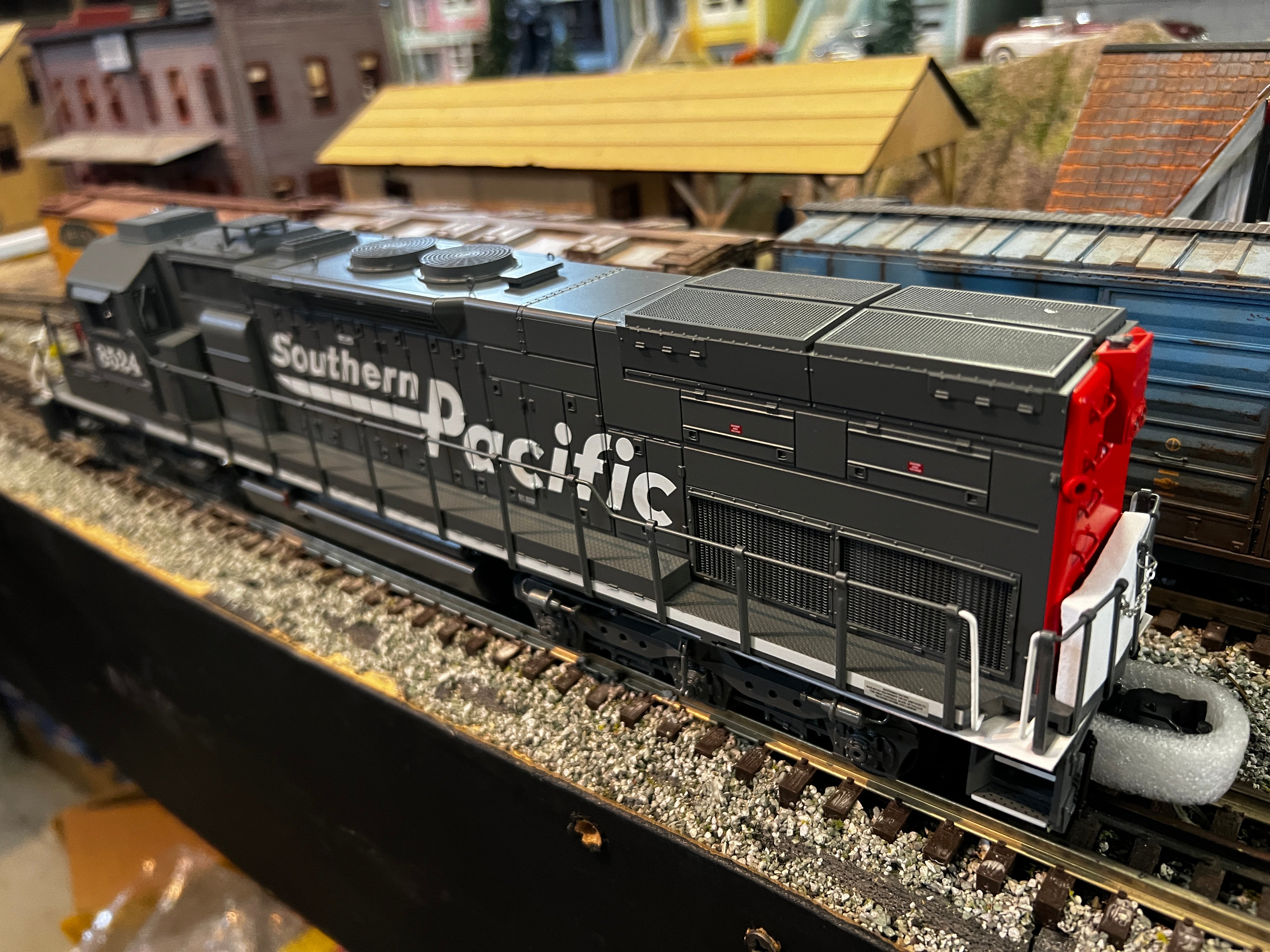 Lionel 2333389 - Legacy SD40T-2 SuperBass "Southern Pacific" #8548