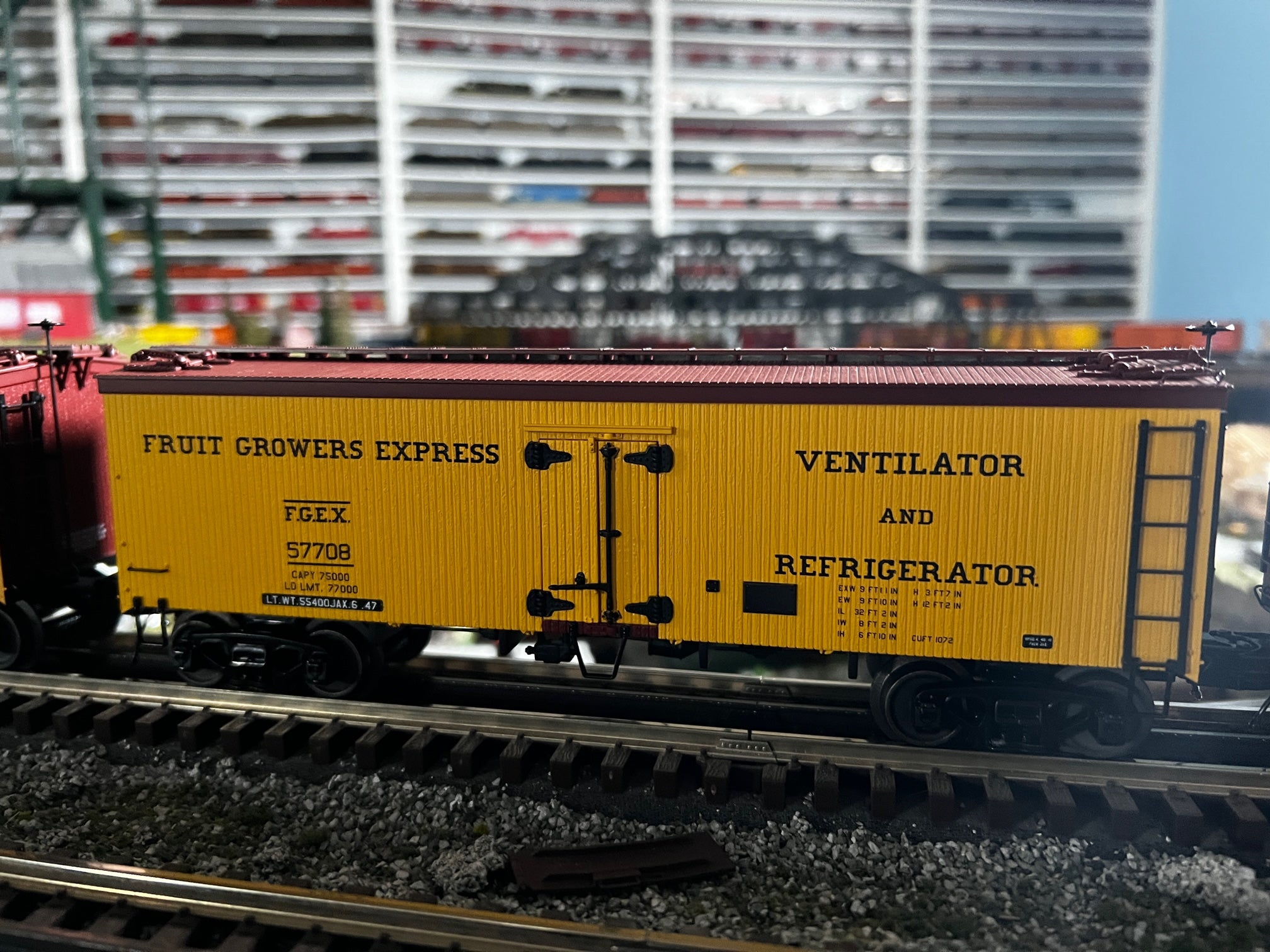 MTH 20-94622 - 36' Woodsided Reefer Car "Fruit Growers Express"