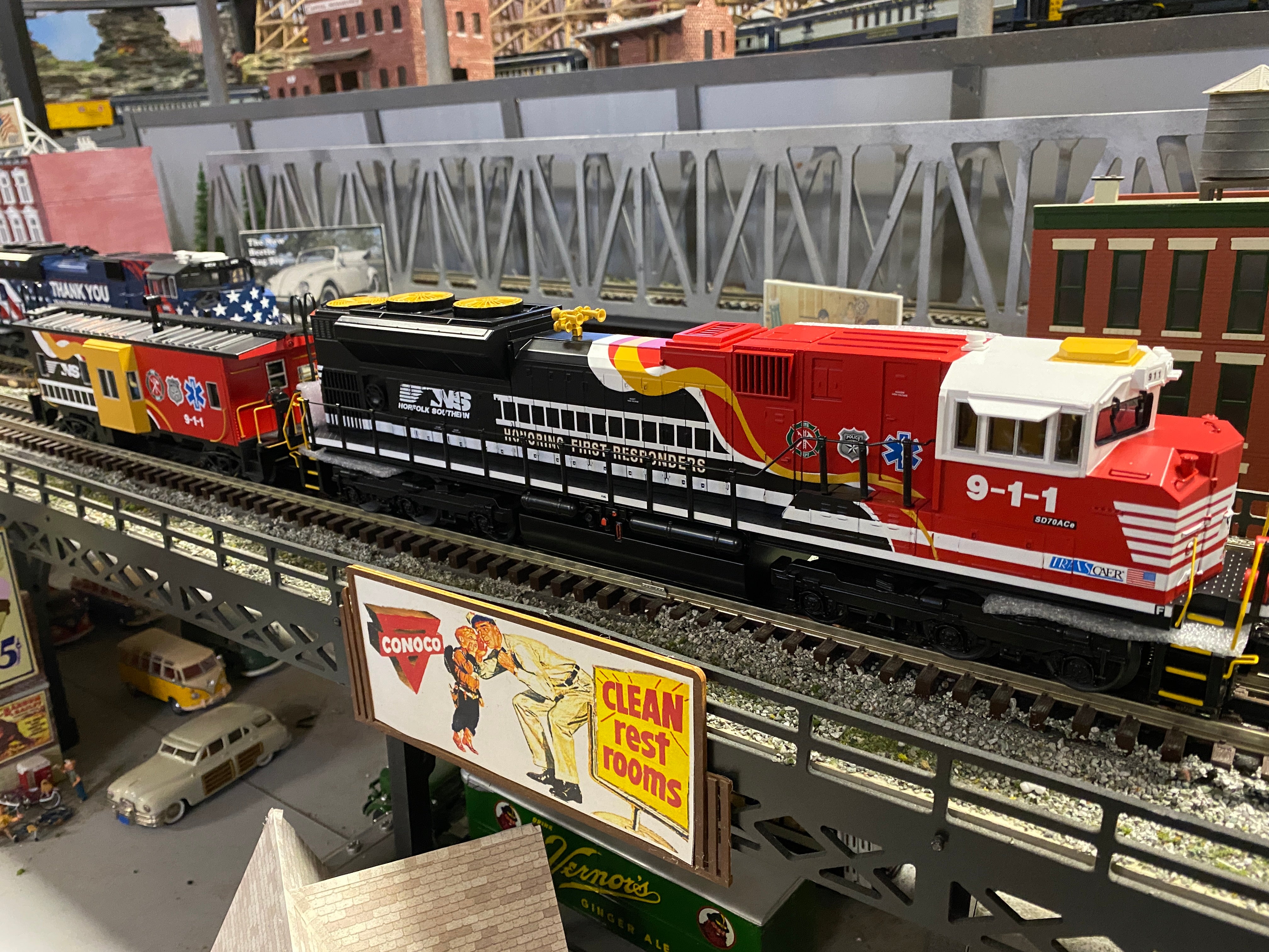 MTH 30-20820-1 - SD70ACe Imperial Diesel & Caboose Set "Norfolk Southern" #911 w/ PS3 (First Responders)
