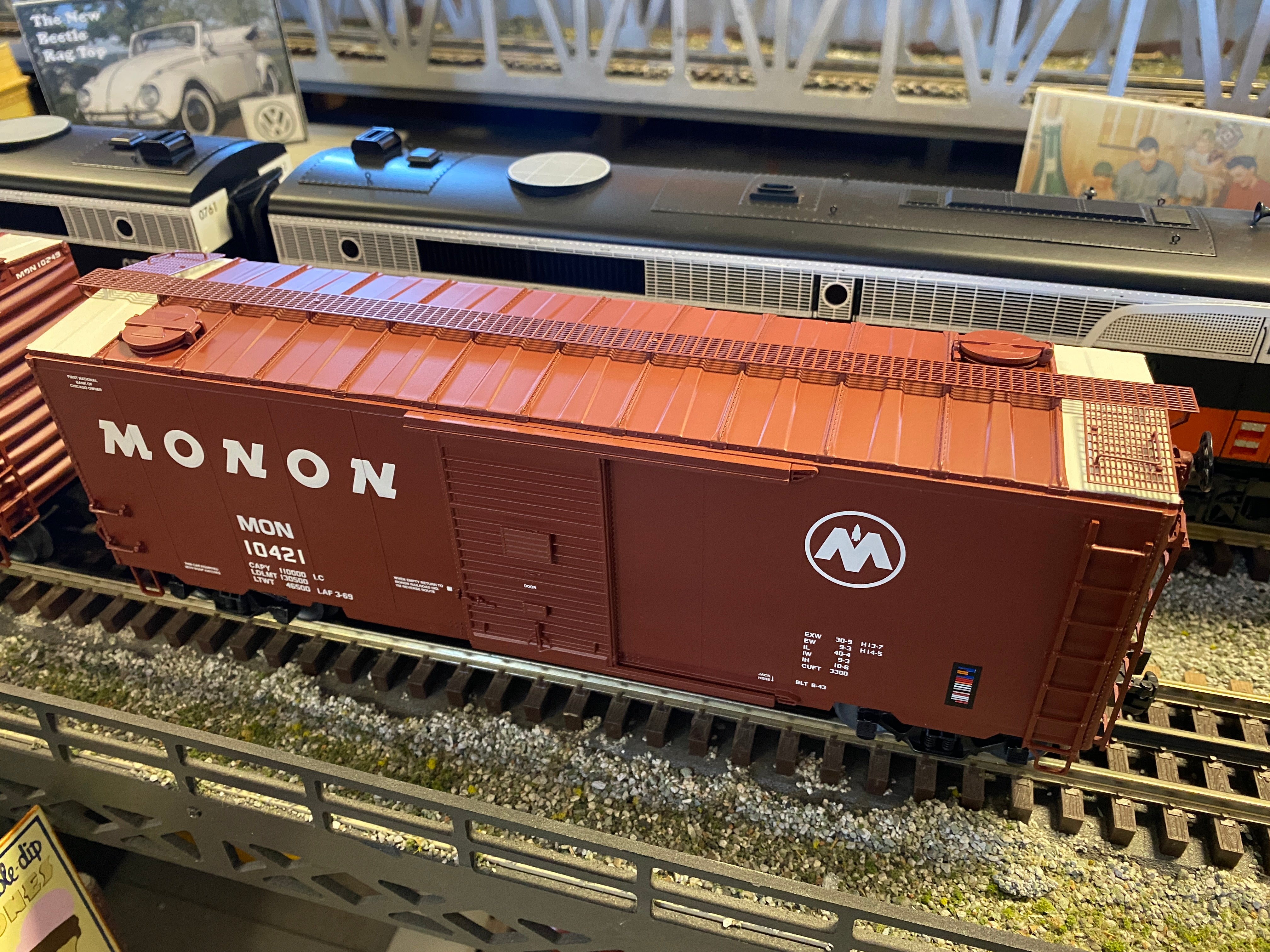 Lionel 2126092 - Roof-Hatch Boxcar "Monon" #10421