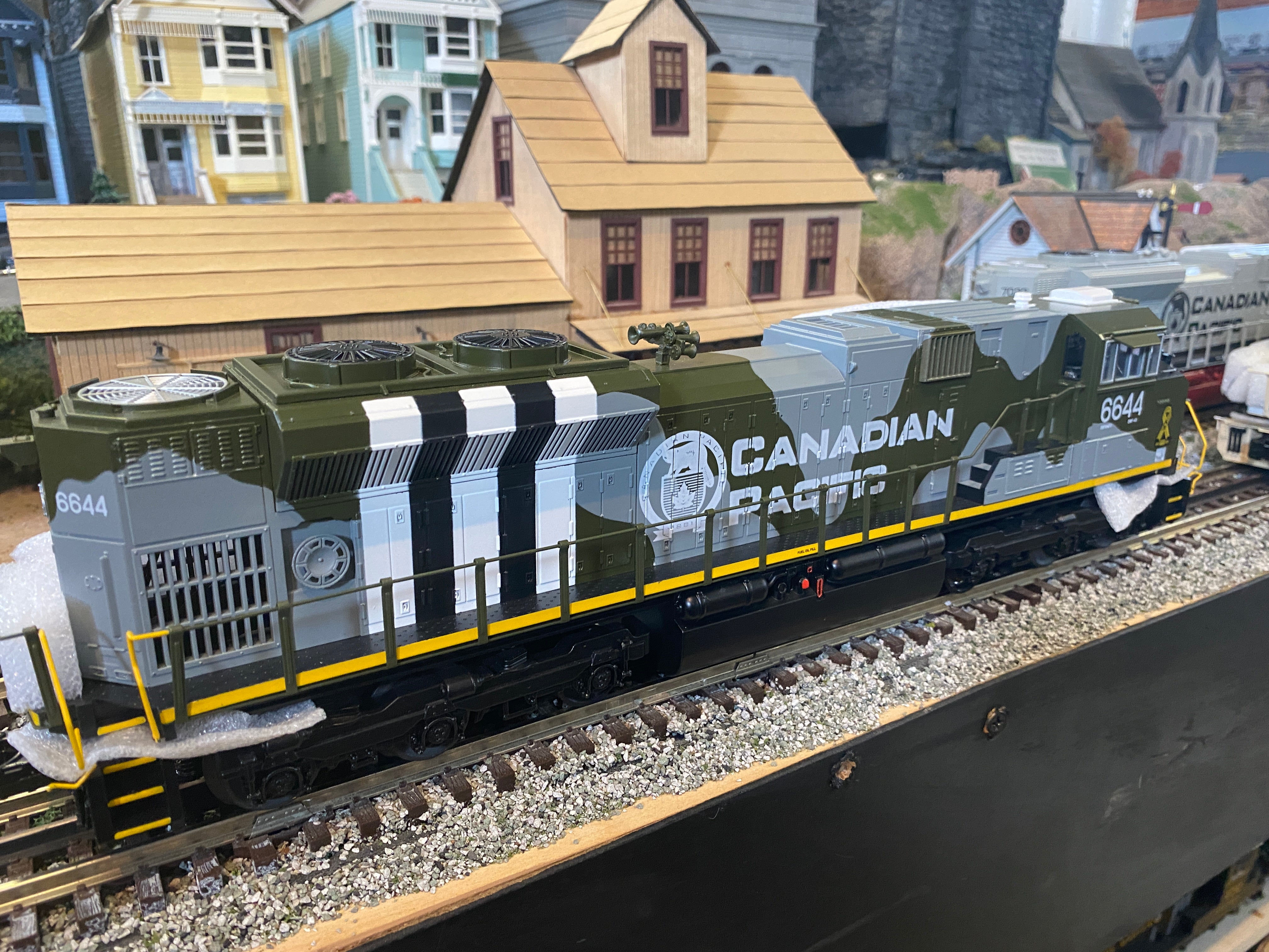 MTH 30-20945-1 - SD70ACe Imperial Diesel "Canadian Pacific" #6644 w/ PS3