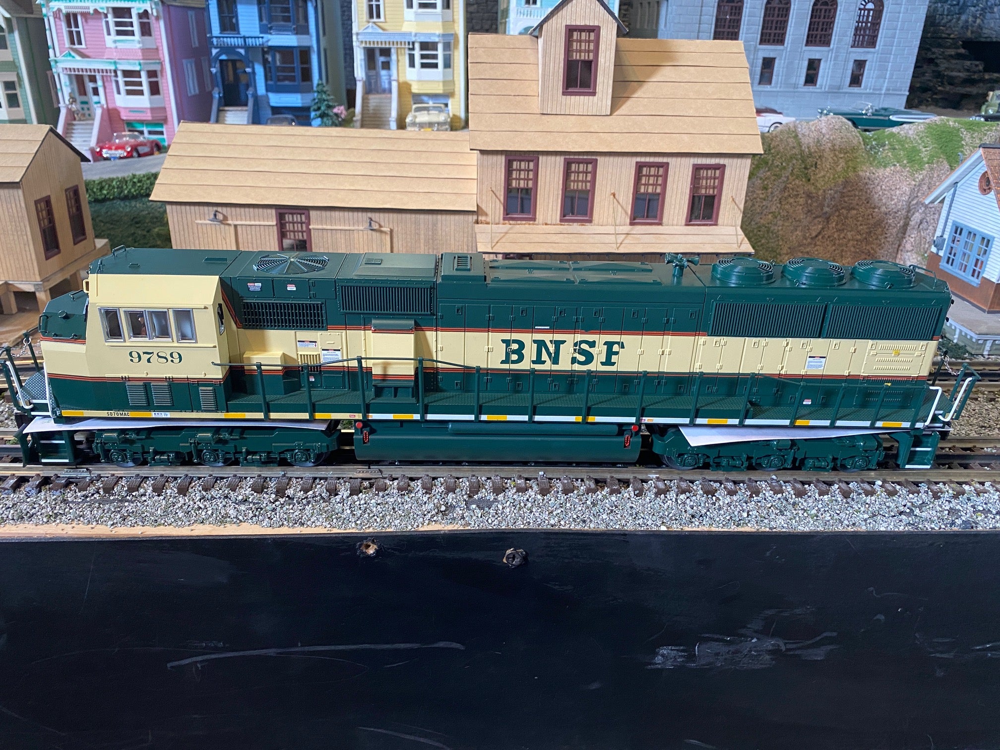 Lionel 2233038 - Legacy SD70MAC SuperBass "BNSF" #9819