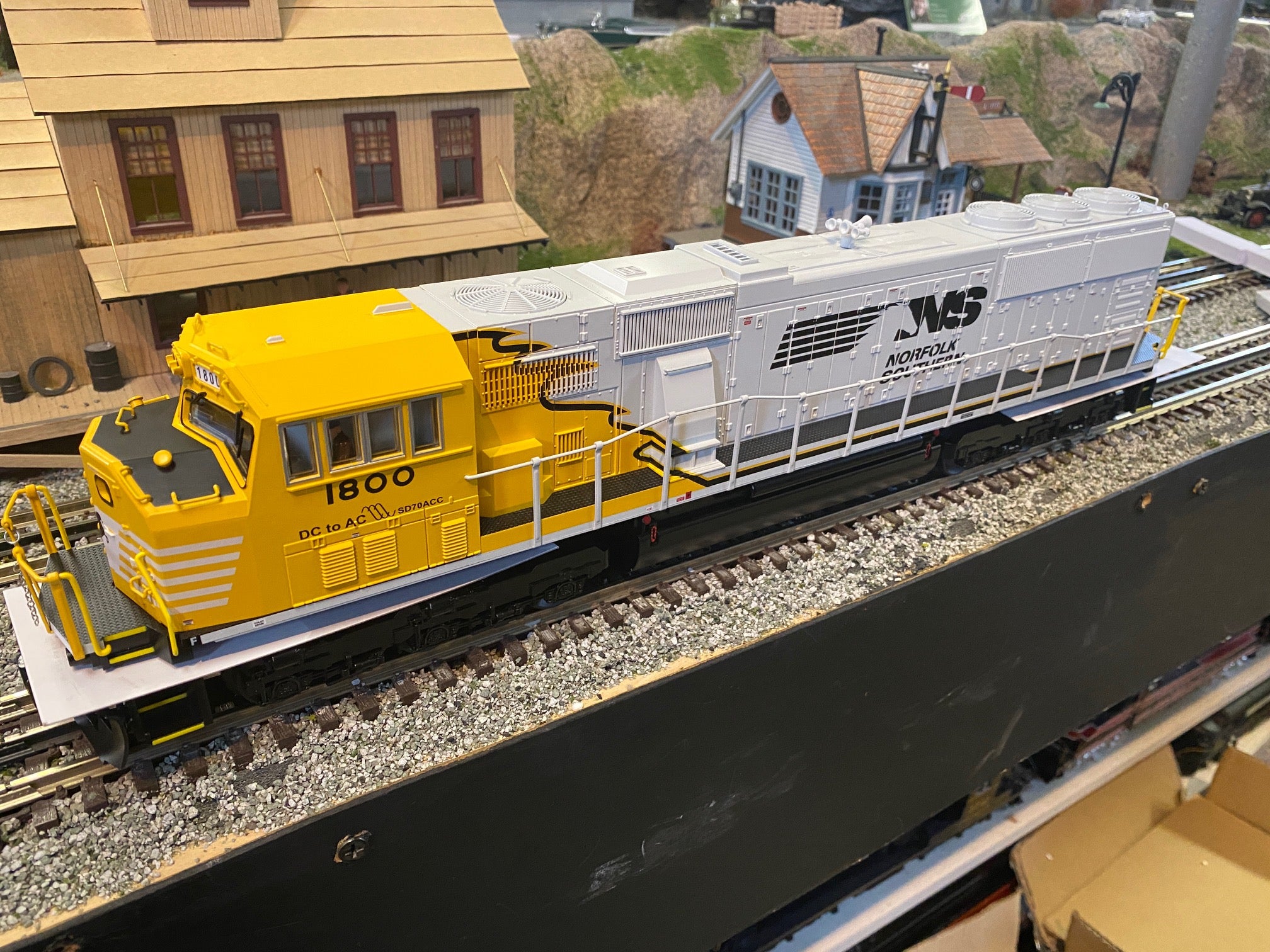 Lionel 2233061 - Legacy SD70MAC Diesel Locomotive "Norfolk Southern" #1800