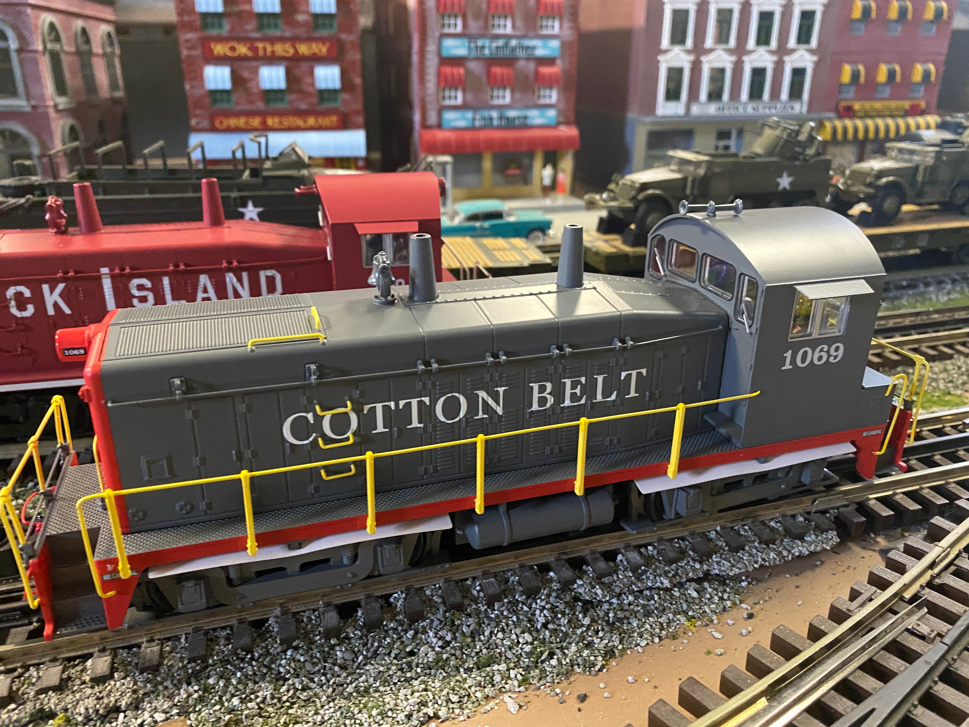 Lionel 2233890 - Legacy SW1200 Diesel Locomotive "Cotton Belt" #1069 - Custom Run for MrMuffin'sTrains