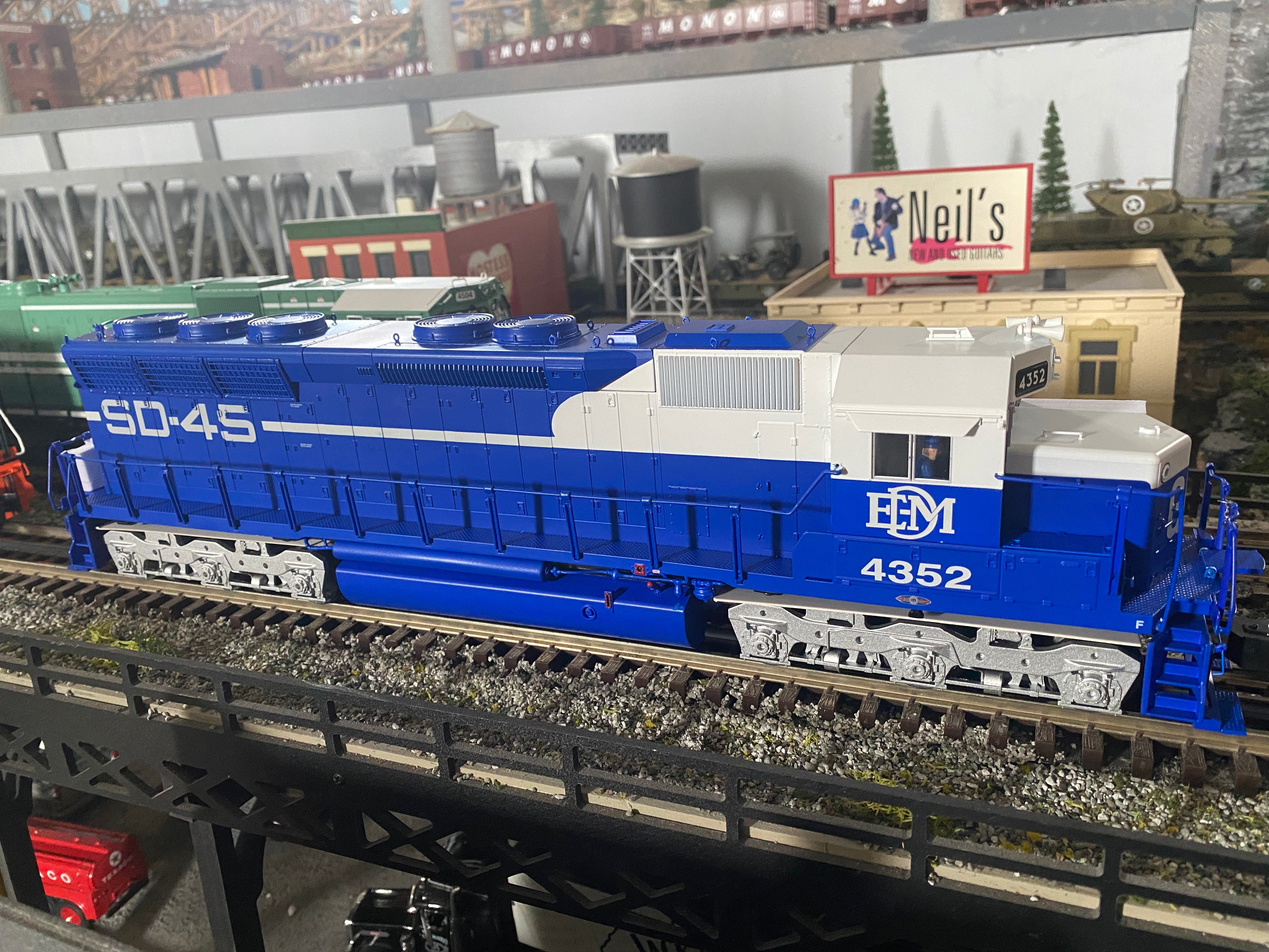 Lionel 2233092 - Legacy SD45 Diesel Locomotive "EMD" #4352
