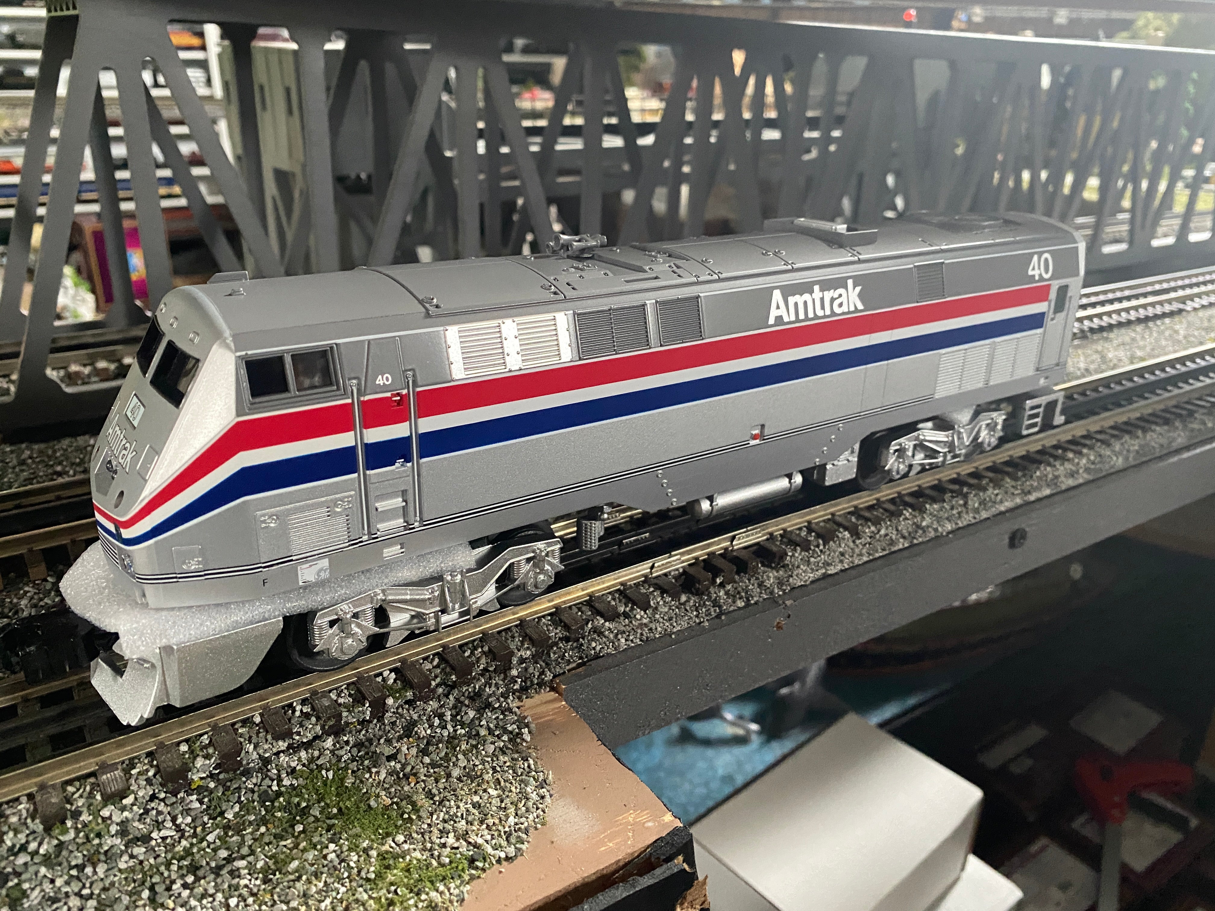 Lionel 2234070 - LionChief+ 2.0 Genesis Diesel Locomotive "Amtrak" #40 (Phase III)