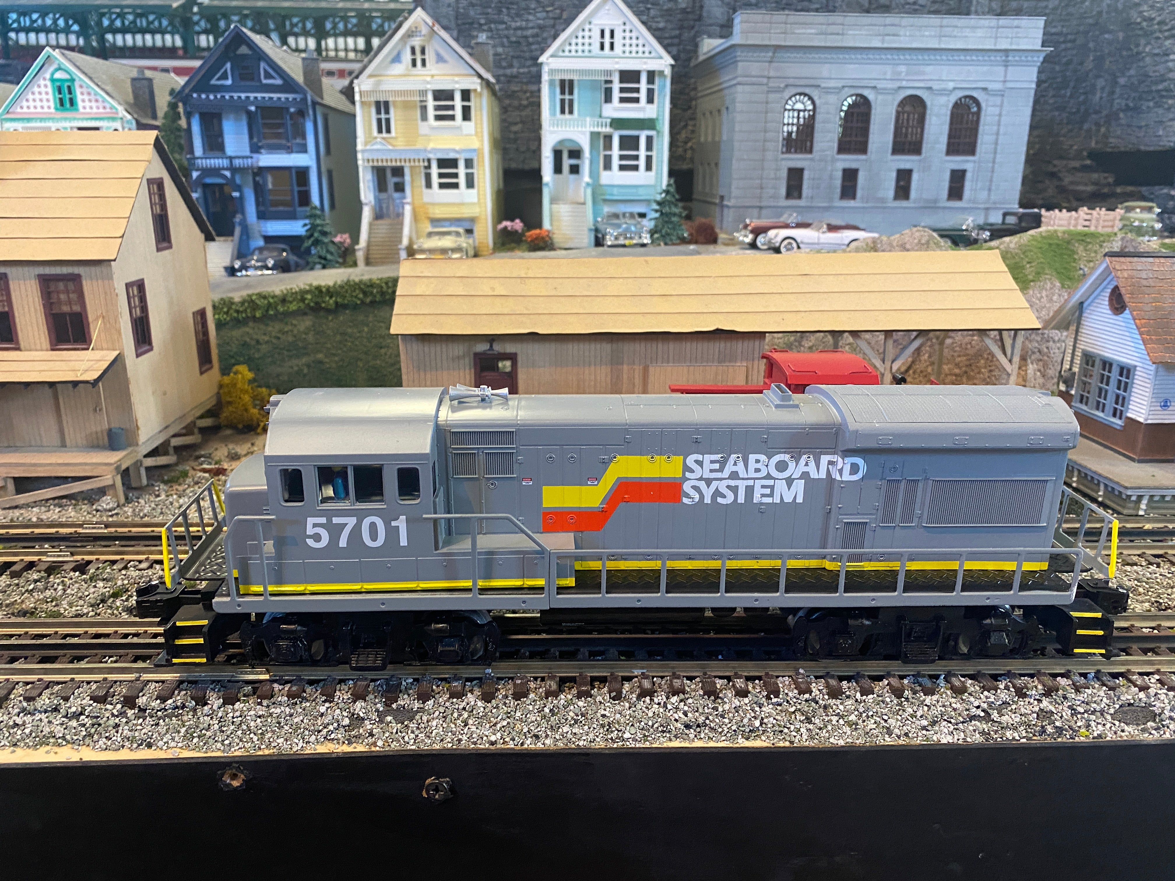 Lionel 2134070 - LionChief U36B Diesel Locomotive "Seaboard System" #5701