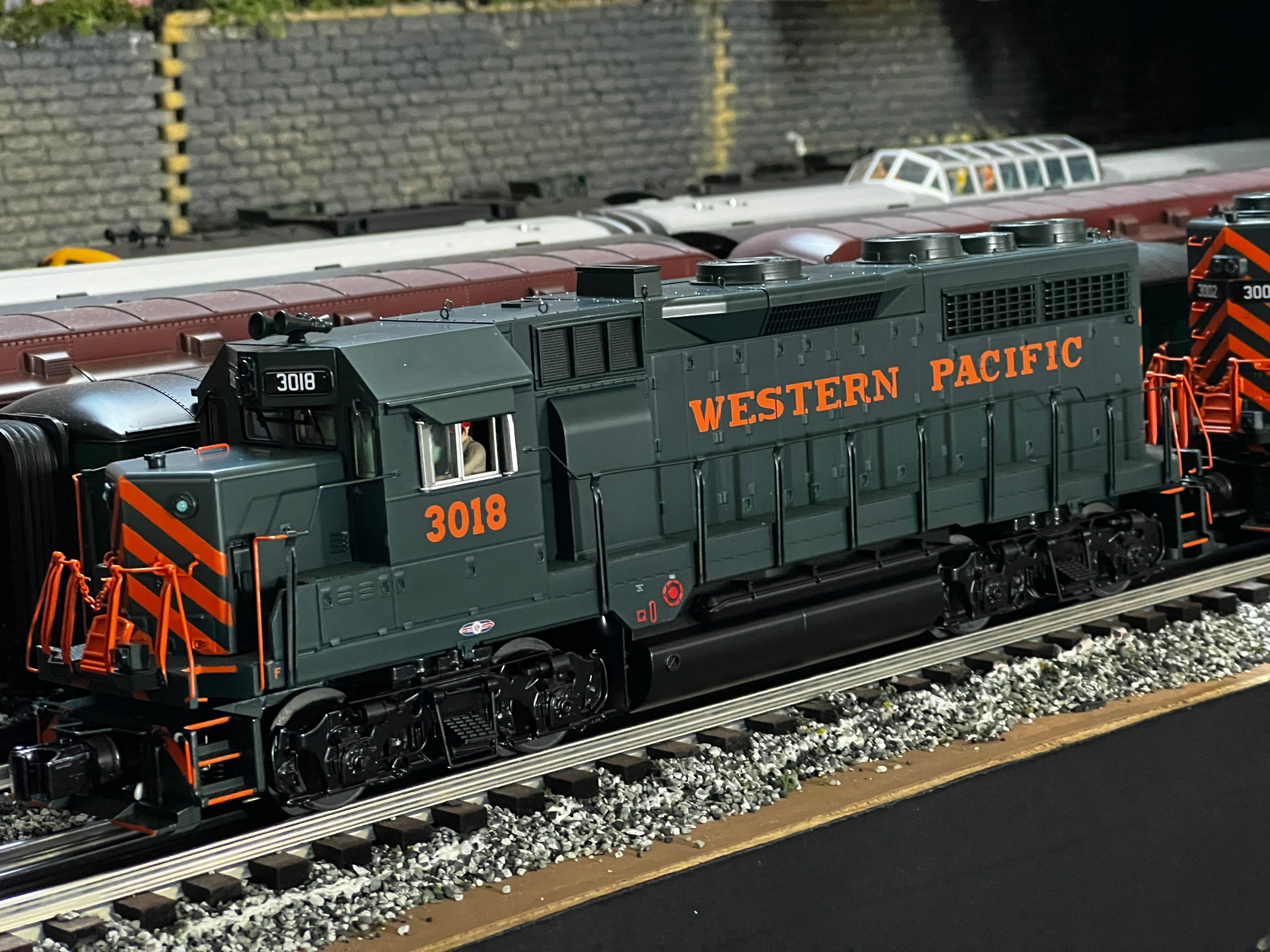 MTH 20-21568-1 - GP-35 Low Hood Diesel Engine "Western Pacific" #3018 w/ PS3 - Custom Run for MrMuffin'sTrains
