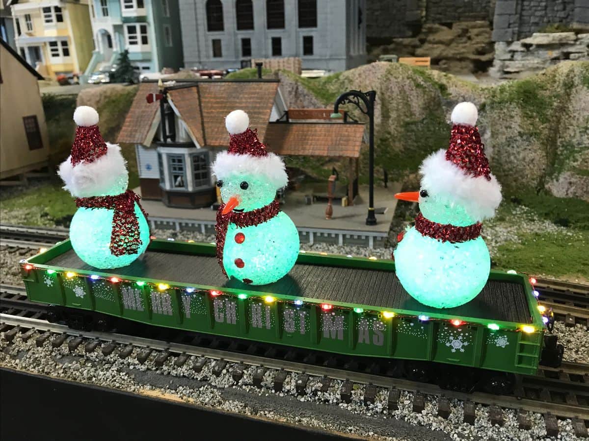 MTH 30-72211 - Gondola Car "Christmas" w/ LED Christmas Lights & Lighted Snowmen 