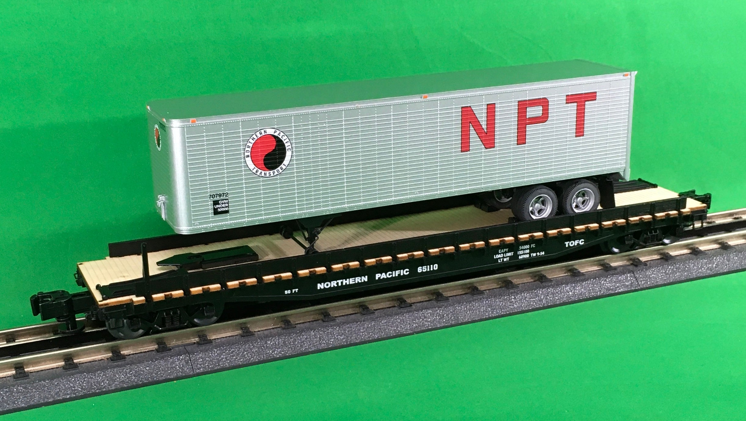 Lionel 6-84870 - PS-4 50' Flat Car "Northern Pacific" w/ 40' Trailer #65110