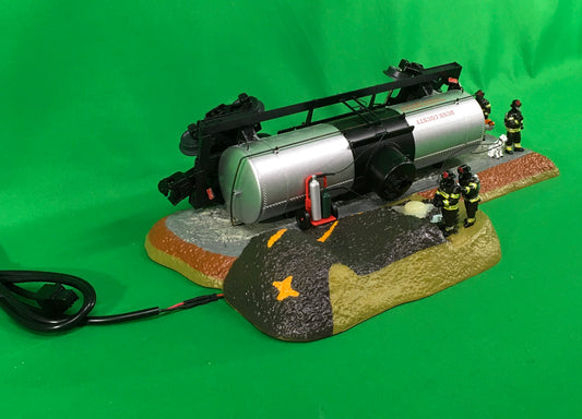 Lionel 2229260 - Firefighter Tank Car Accident Training - MrMuffin'sTrains