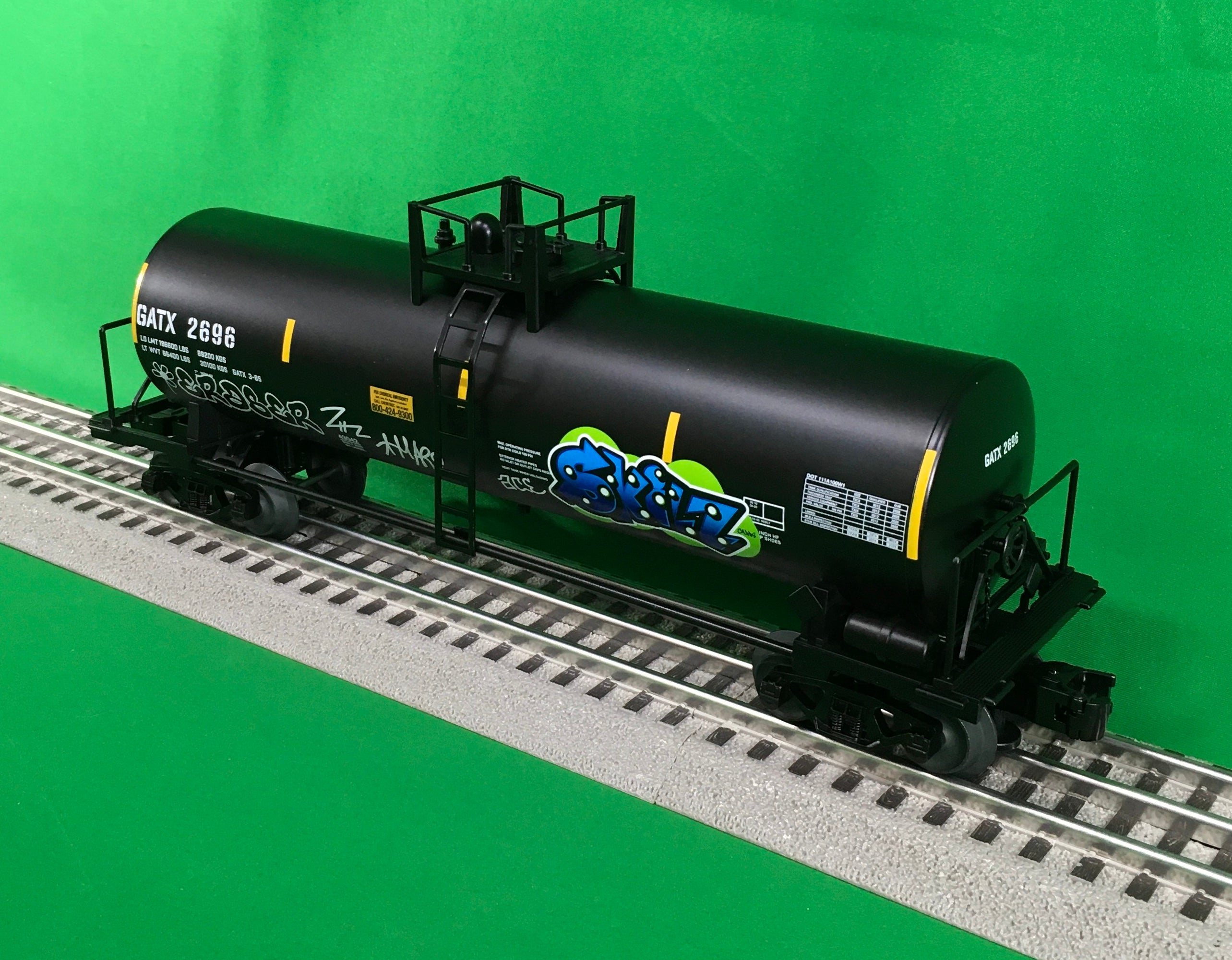 Lionel 2343042 - Unibody Tank Car 