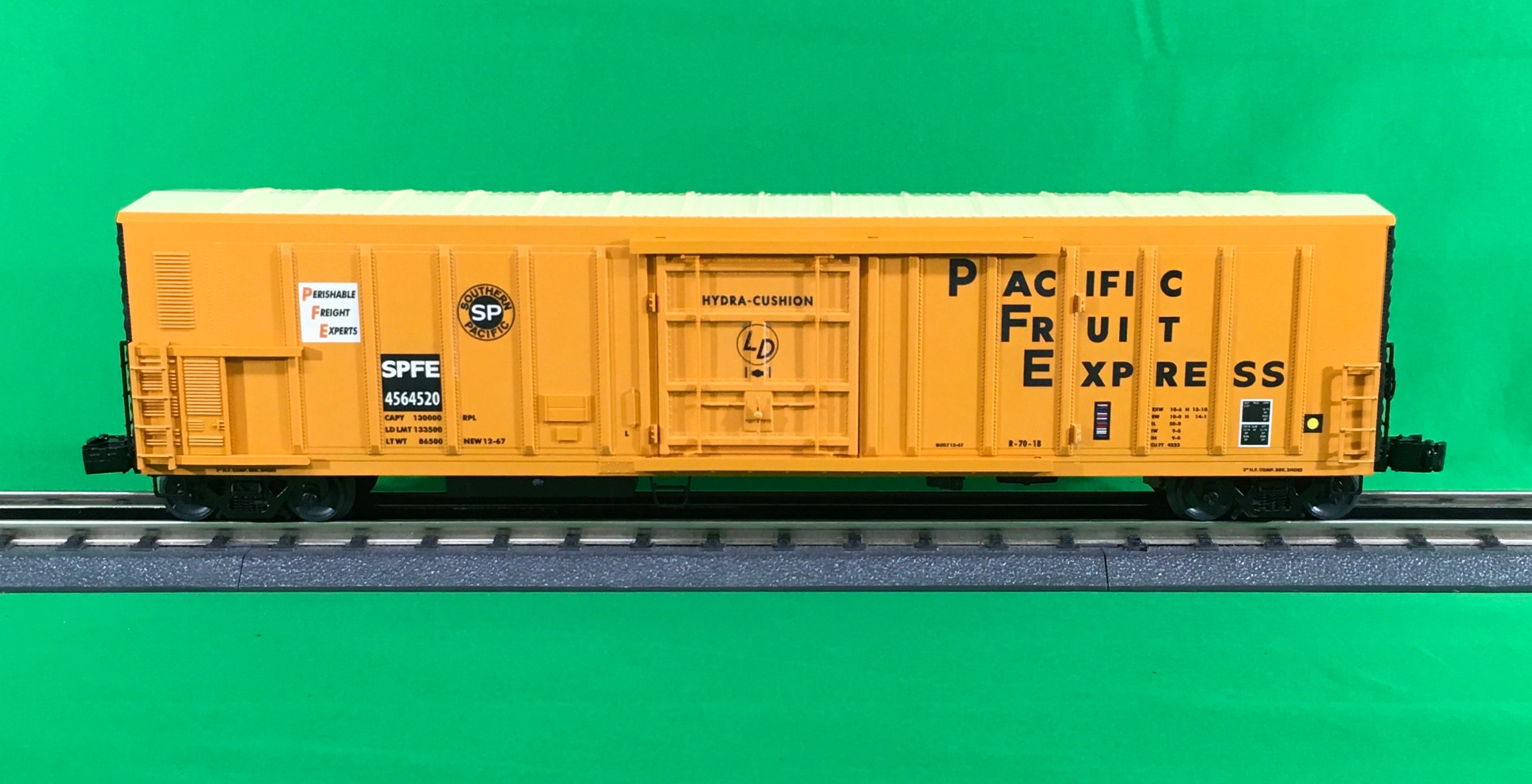 Lionel 2026520 - Smoking 57' Mechanical Reefer "Pacific Fruit Express"