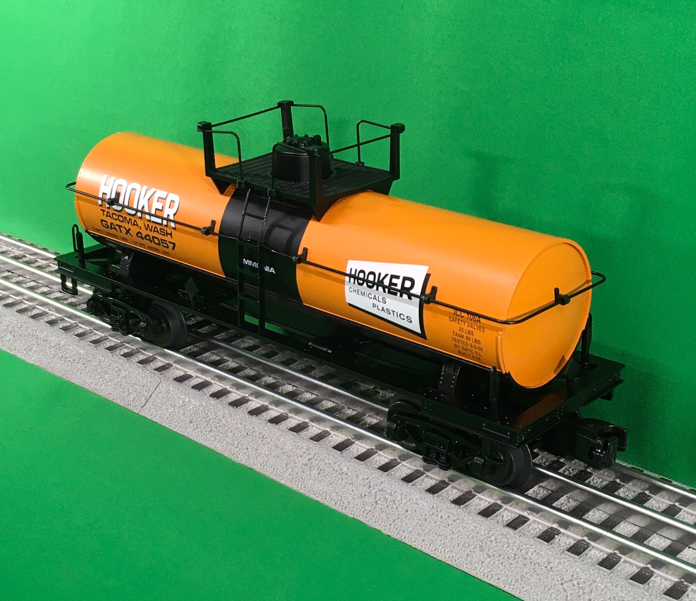MTH 30-73613 - Tank Car "Hooker Chemicals" #44057