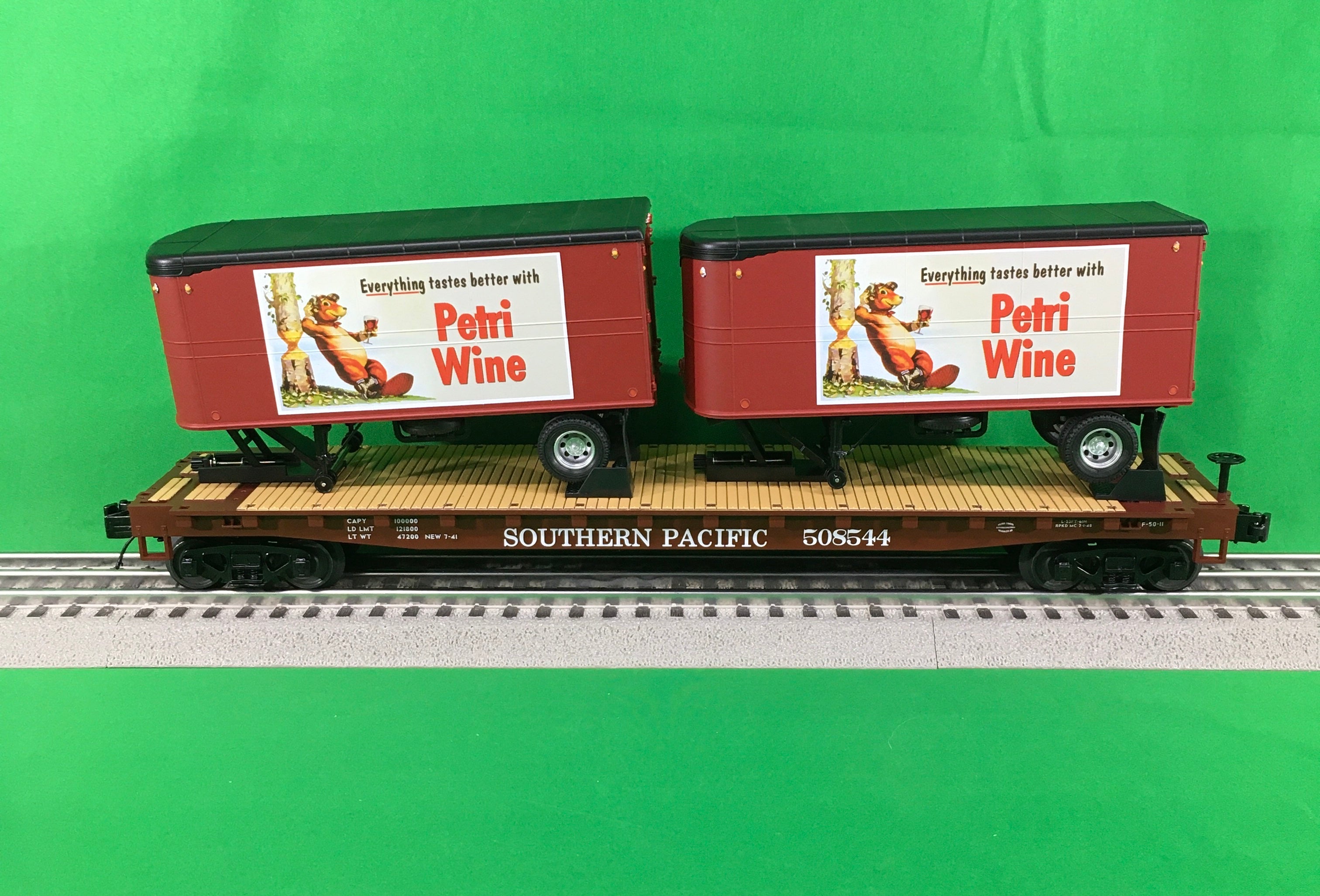 MTH 20-95557 - Flat Car "Southern Pacific" w/ (2) PUP Trailers (Petri Wine)