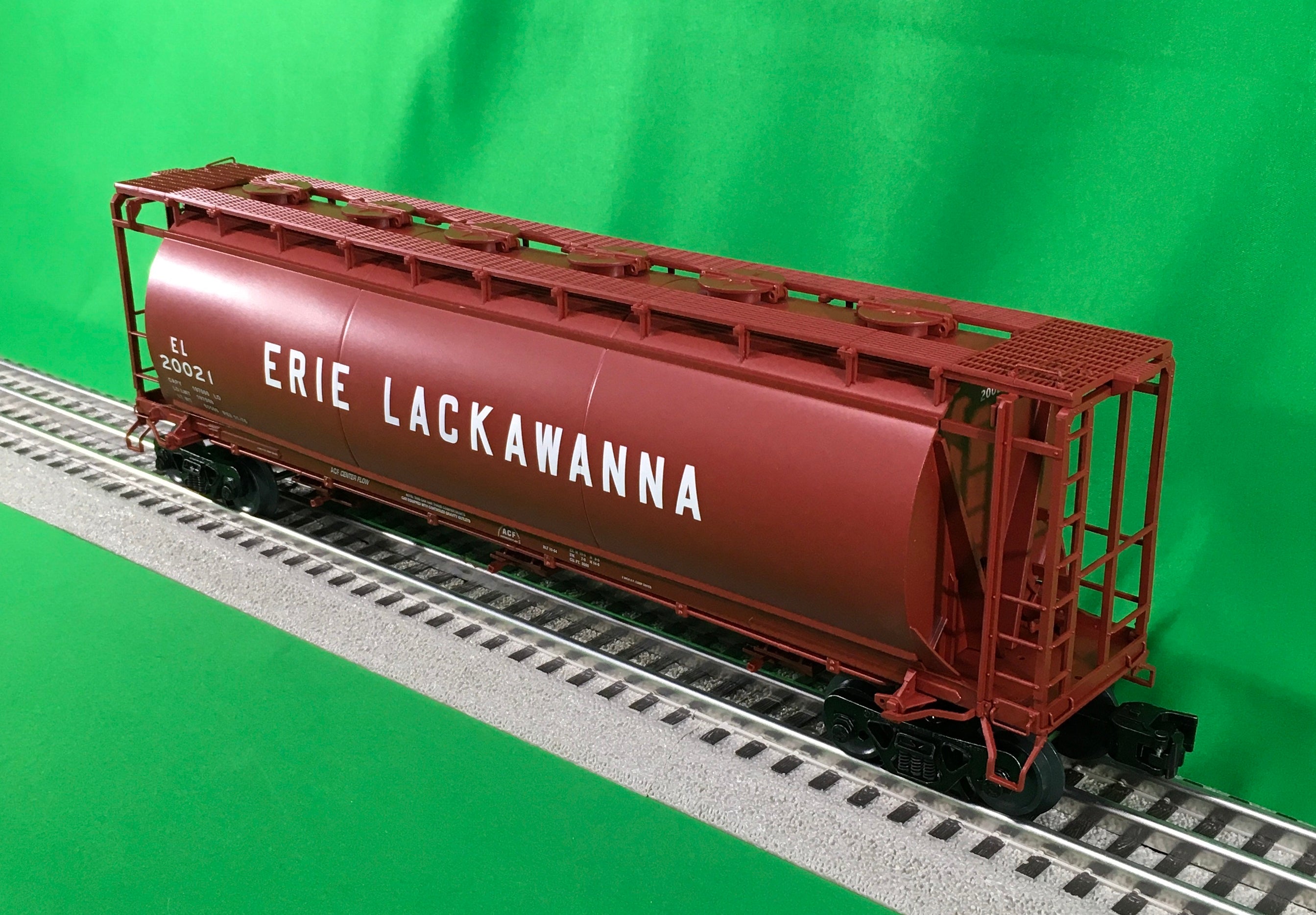 Lionel 2226110 - Cylindrical Covered Hopper Car "Erie Lackawanna" #20021