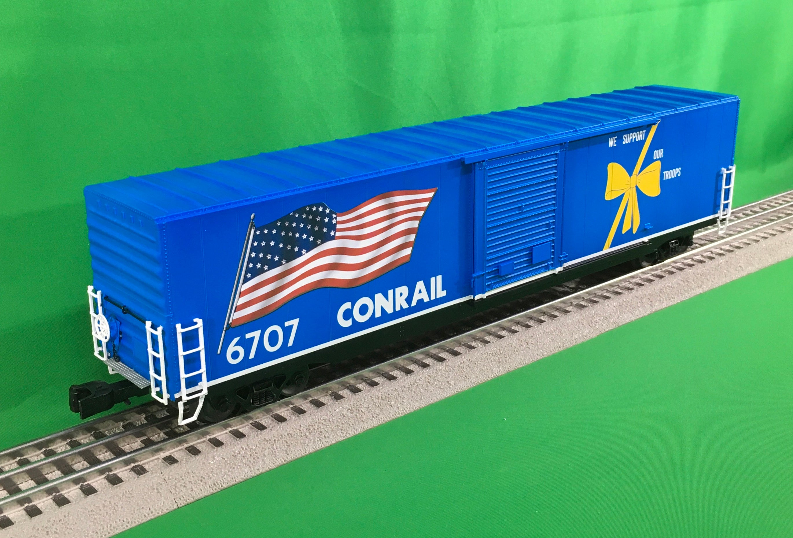 Lionel 2226850 - Illuminated Flag Boxcar "Conrail" Veterans