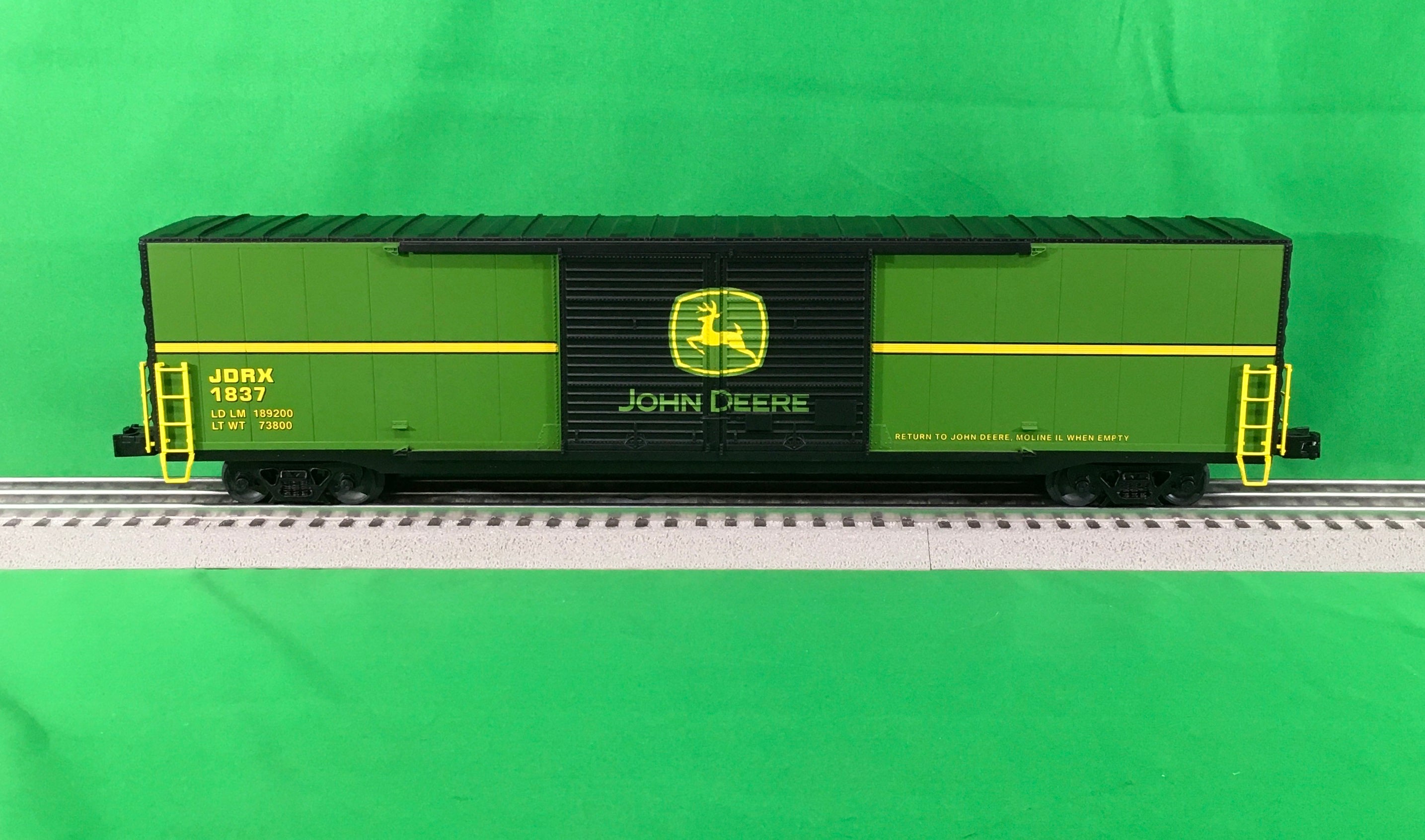 Lionel 2326130 - 60' Boxcar "John Deere" #1837