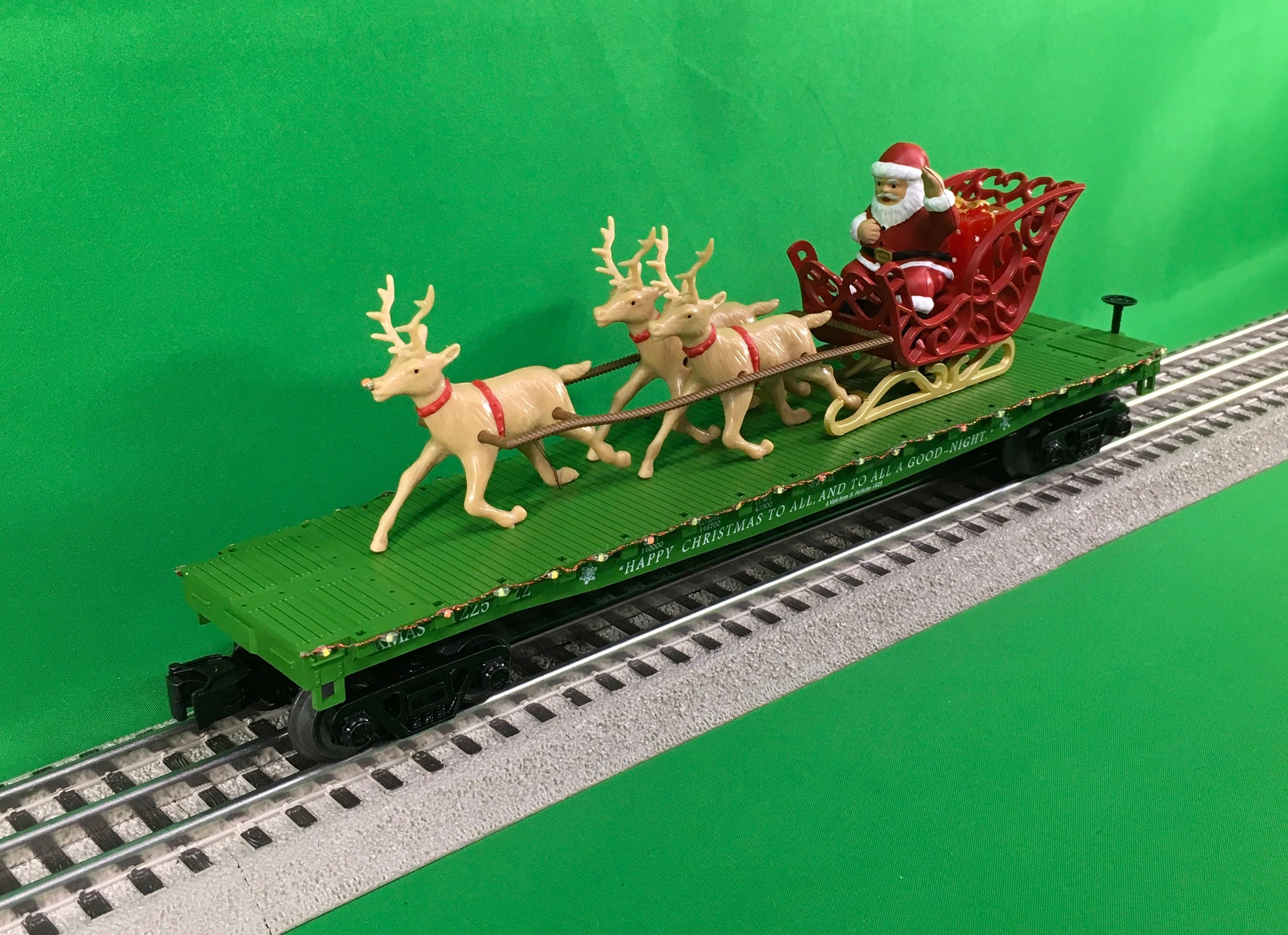MTH 30-76860 - Flat Car "Christmas" w/ LED Lights, Santa Sleigh & Reindeer (Green)