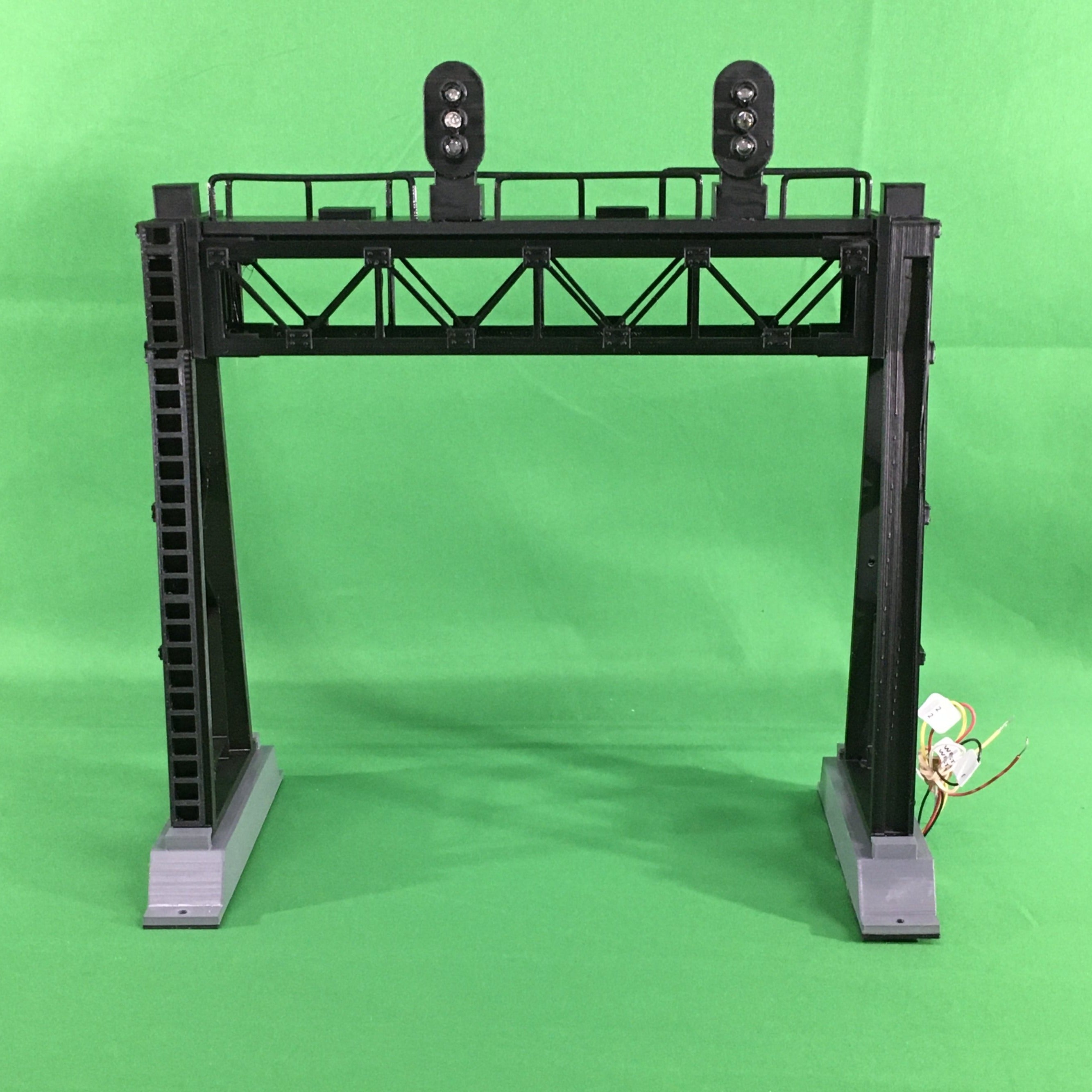 K & R Custom Models #4221 - 2-Track Signal Bridge - 2 Street Lights